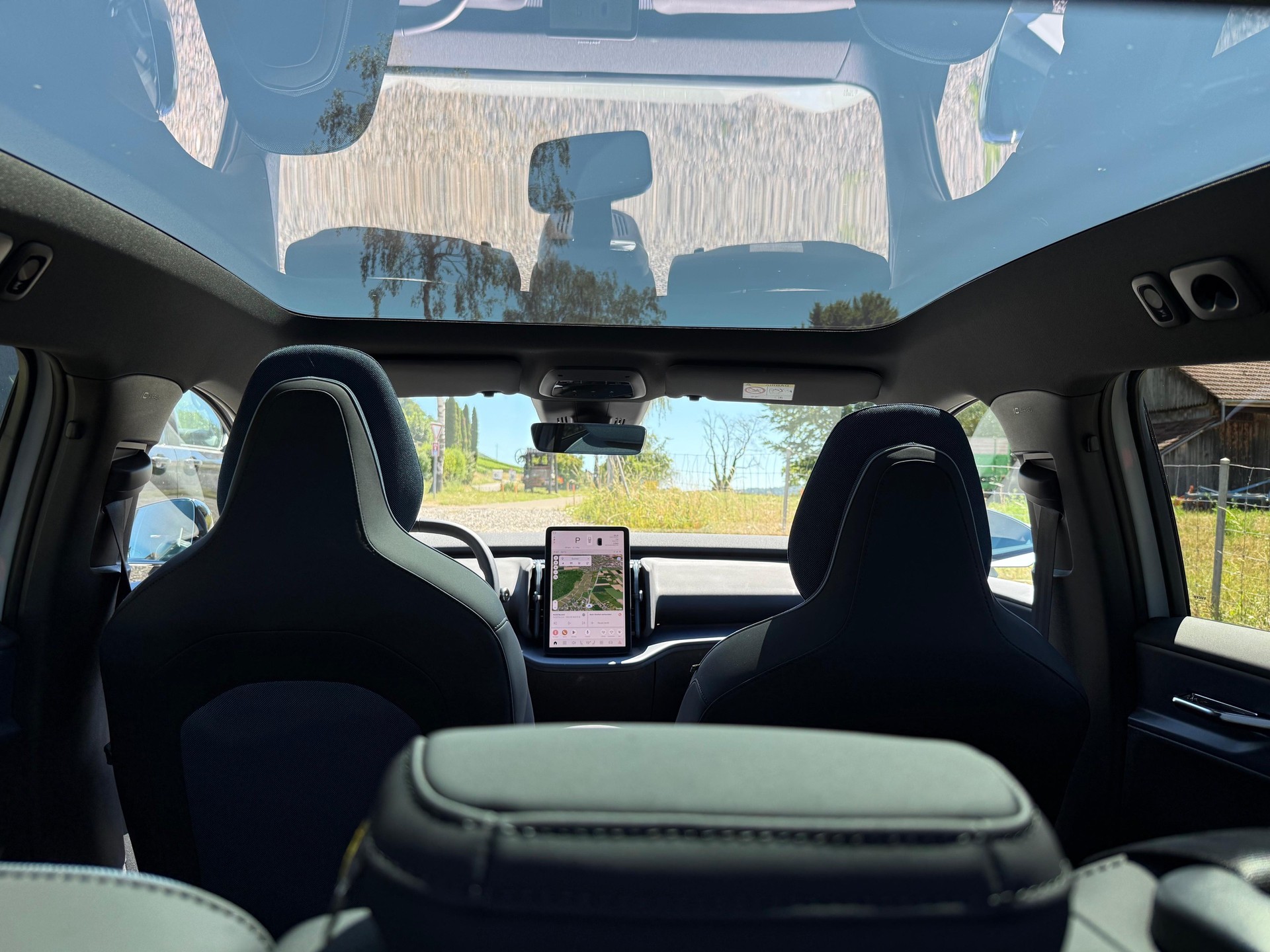 VOLVO EX30 Cross Country P8 69 kWh AWD Ultra-image-11
