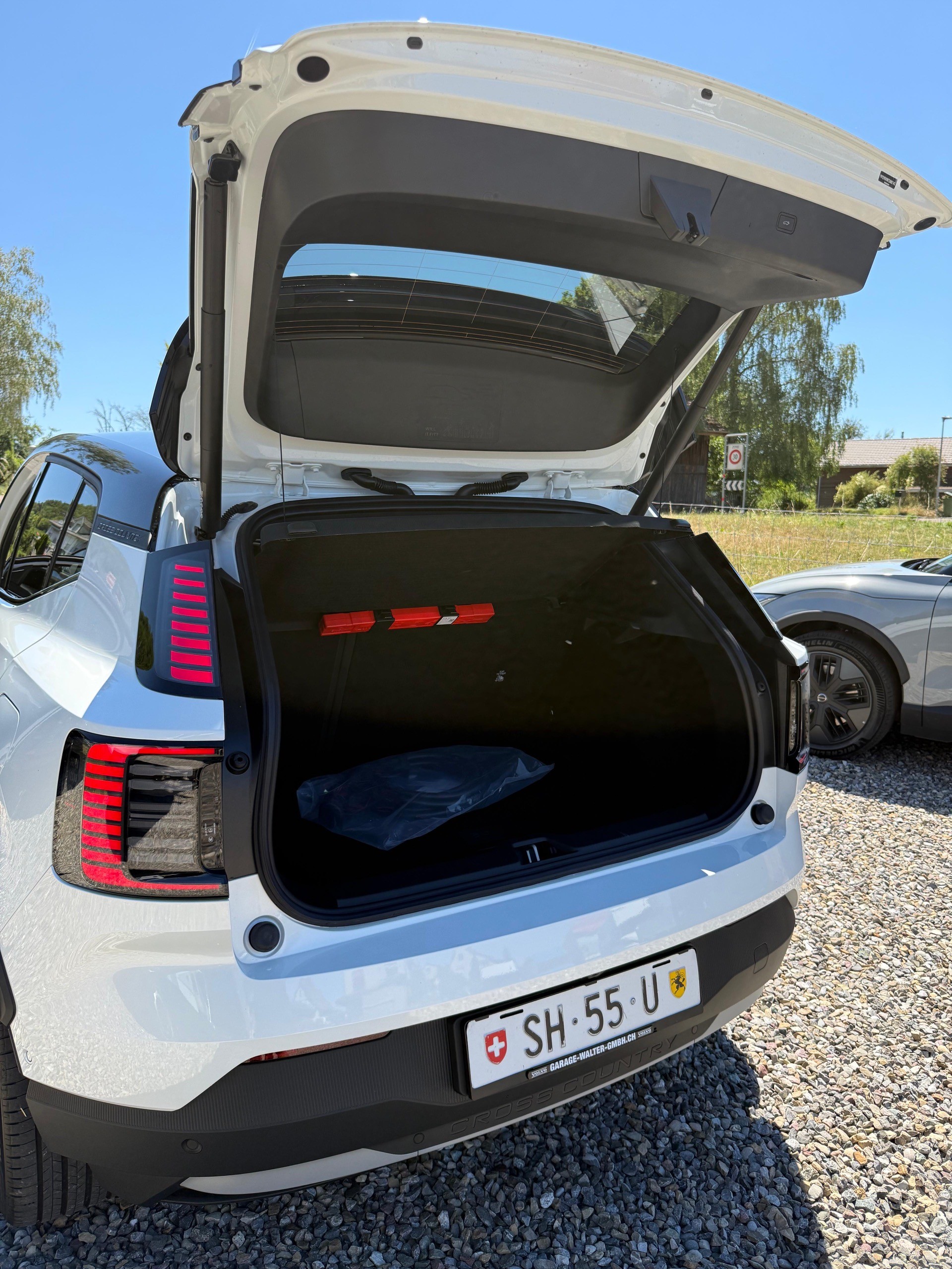 VOLVO EX30 Cross Country P8 69 kWh AWD Ultra-image-15