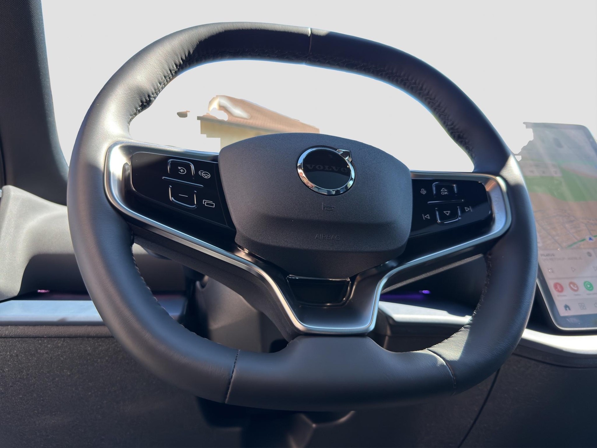VOLVO EX30 Cross Country P8 69 kWh AWD Ultra-image-13