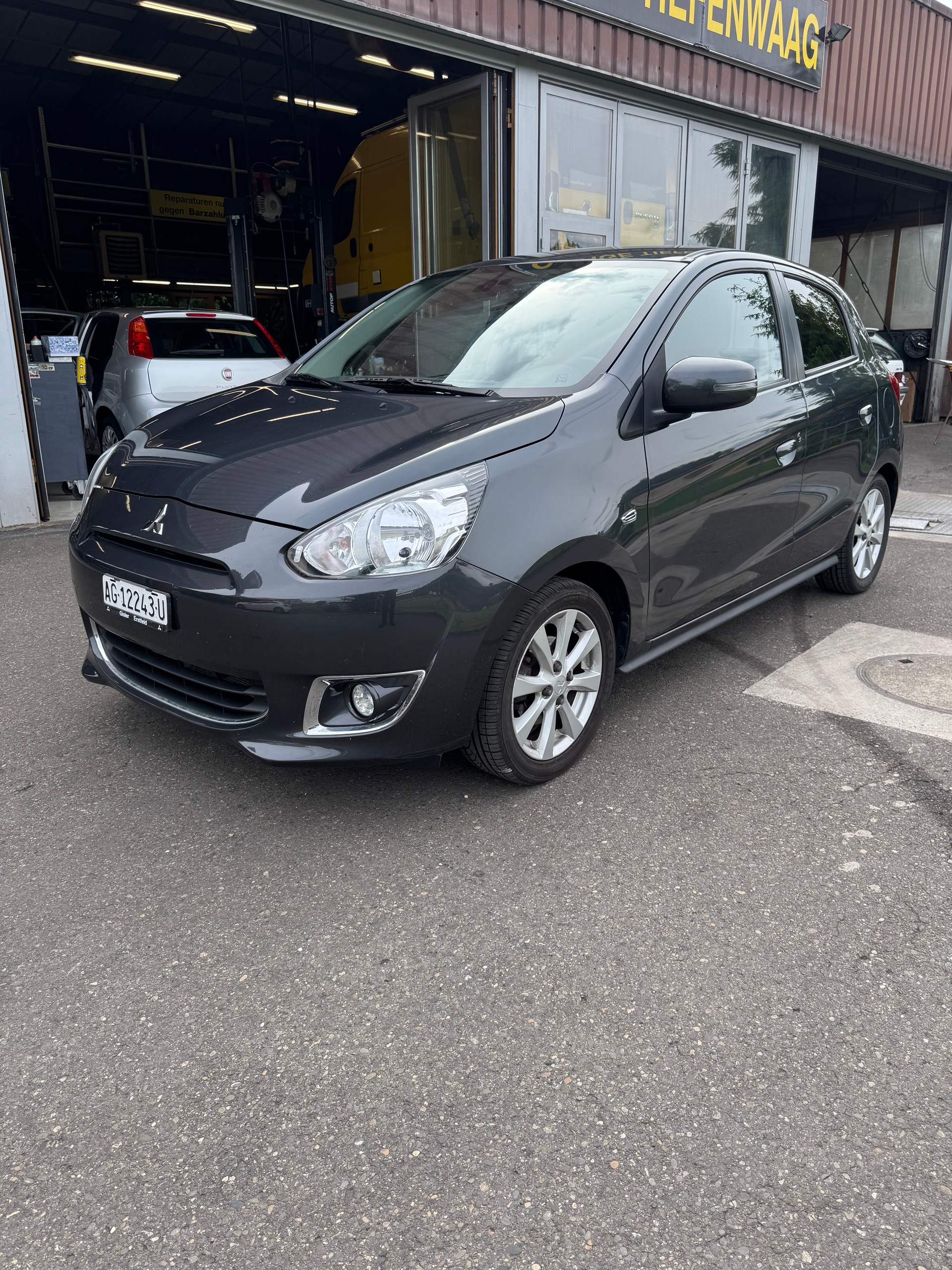 MITSUBISHI Space Star 1.2 Navigator Color Celebration CVT-image-1