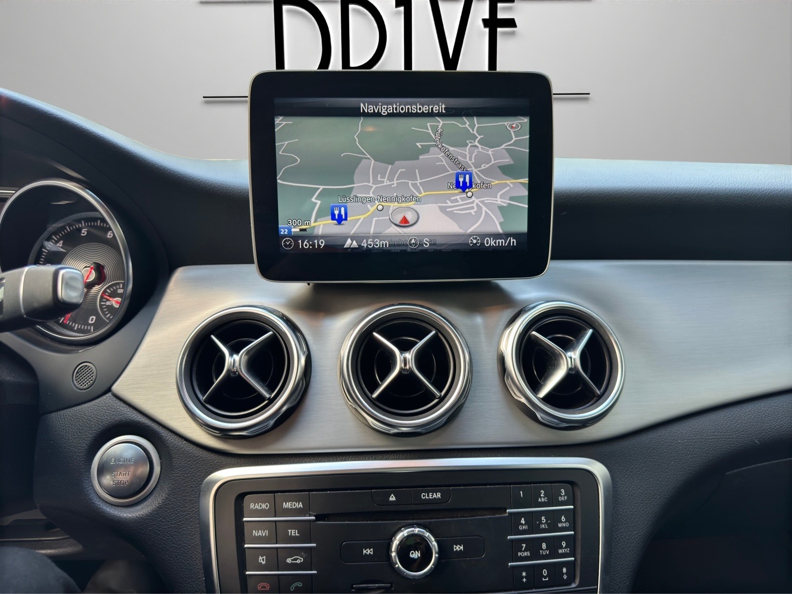 MERCEDES-BENZ GLA 200 AMG Line 7G-DCT-image-13