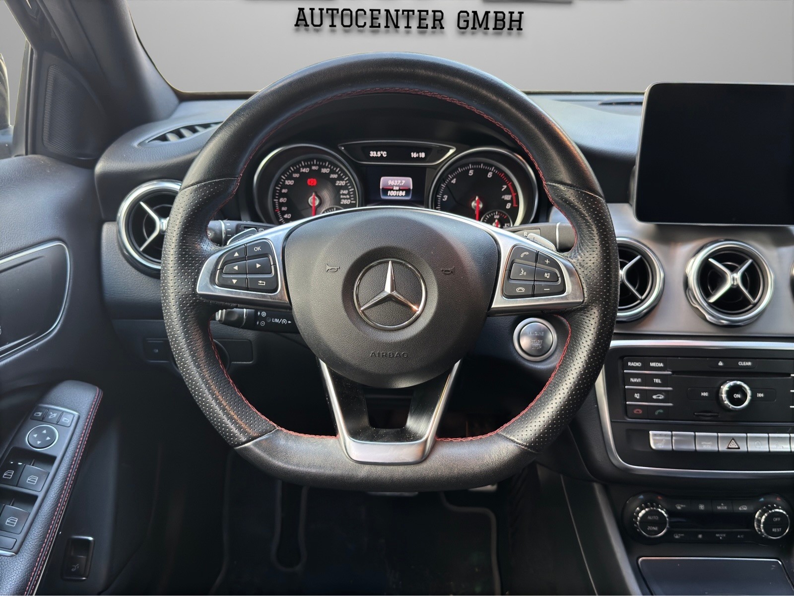 MERCEDES-BENZ GLA 200 AMG Line 7G-DCT-image-9