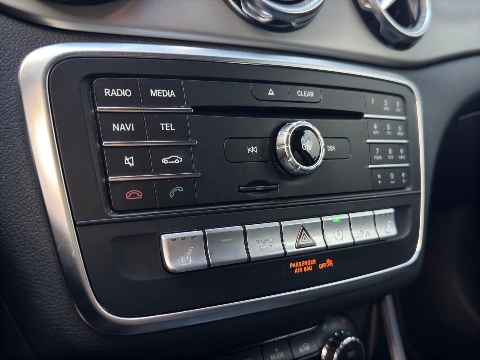MERCEDES-BENZ GLA 200 AMG Line 7G-DCT-image-17