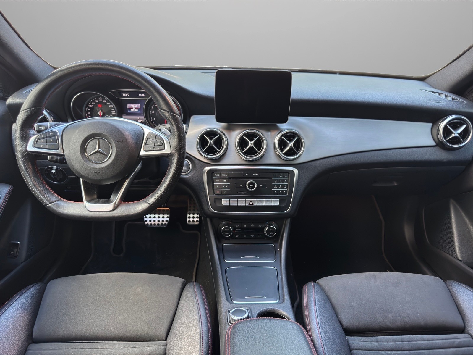 MERCEDES-BENZ GLA 200 AMG Line 7G-DCT-image-8