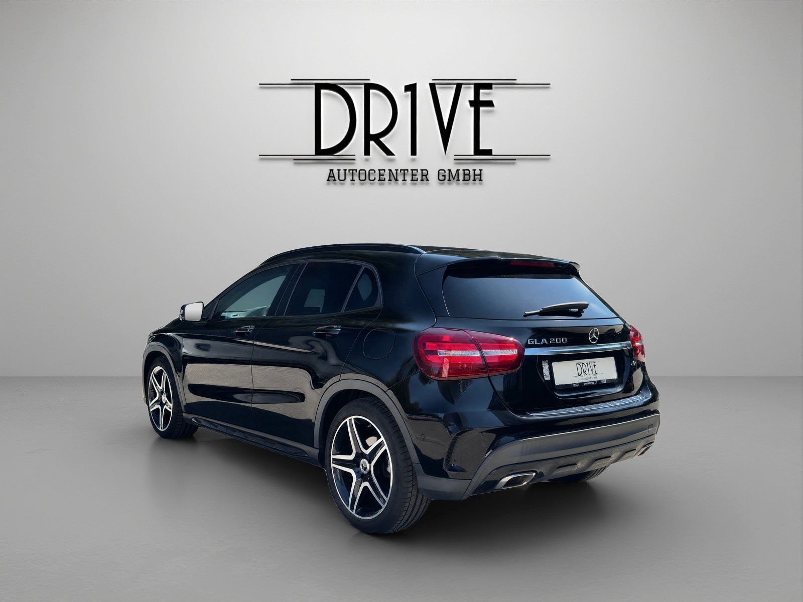 MERCEDES-BENZ GLA 200 AMG Line 7G-DCT-image-6