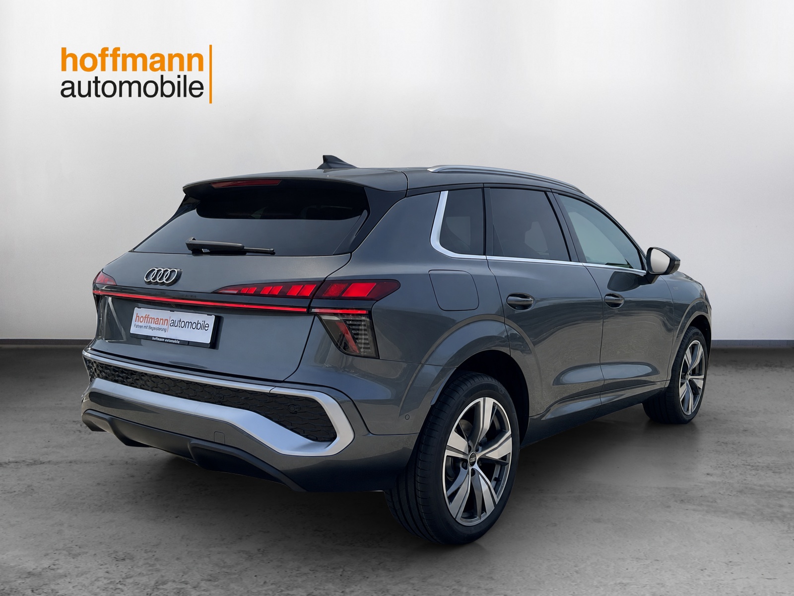 AUDI Q3 SUV e-hybrid 200 kW S tronig-image-3