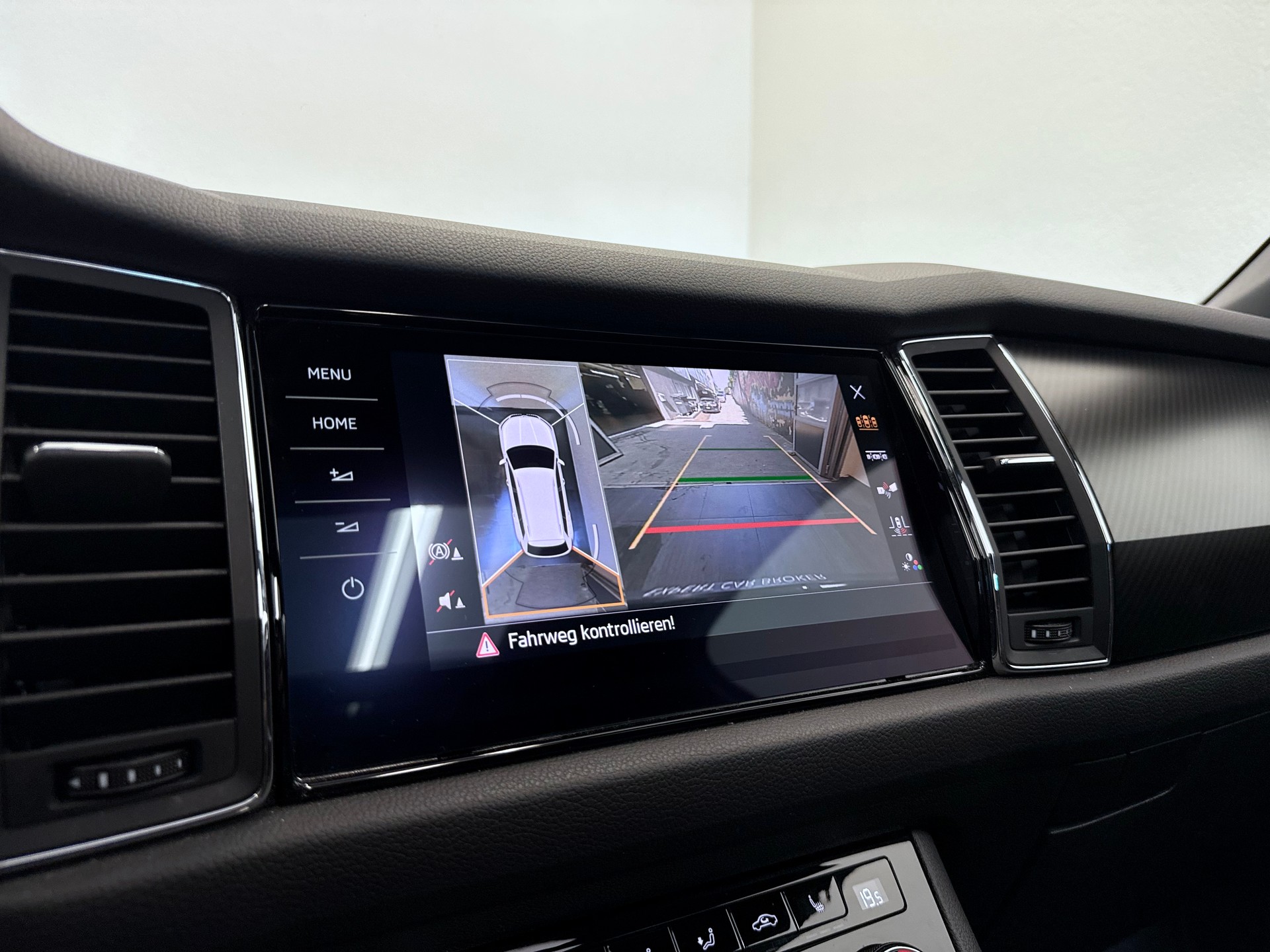 SKODA Kodiaq 2.0 TSI 4x4 Sport Line *AHK -2200 kg*-image-18