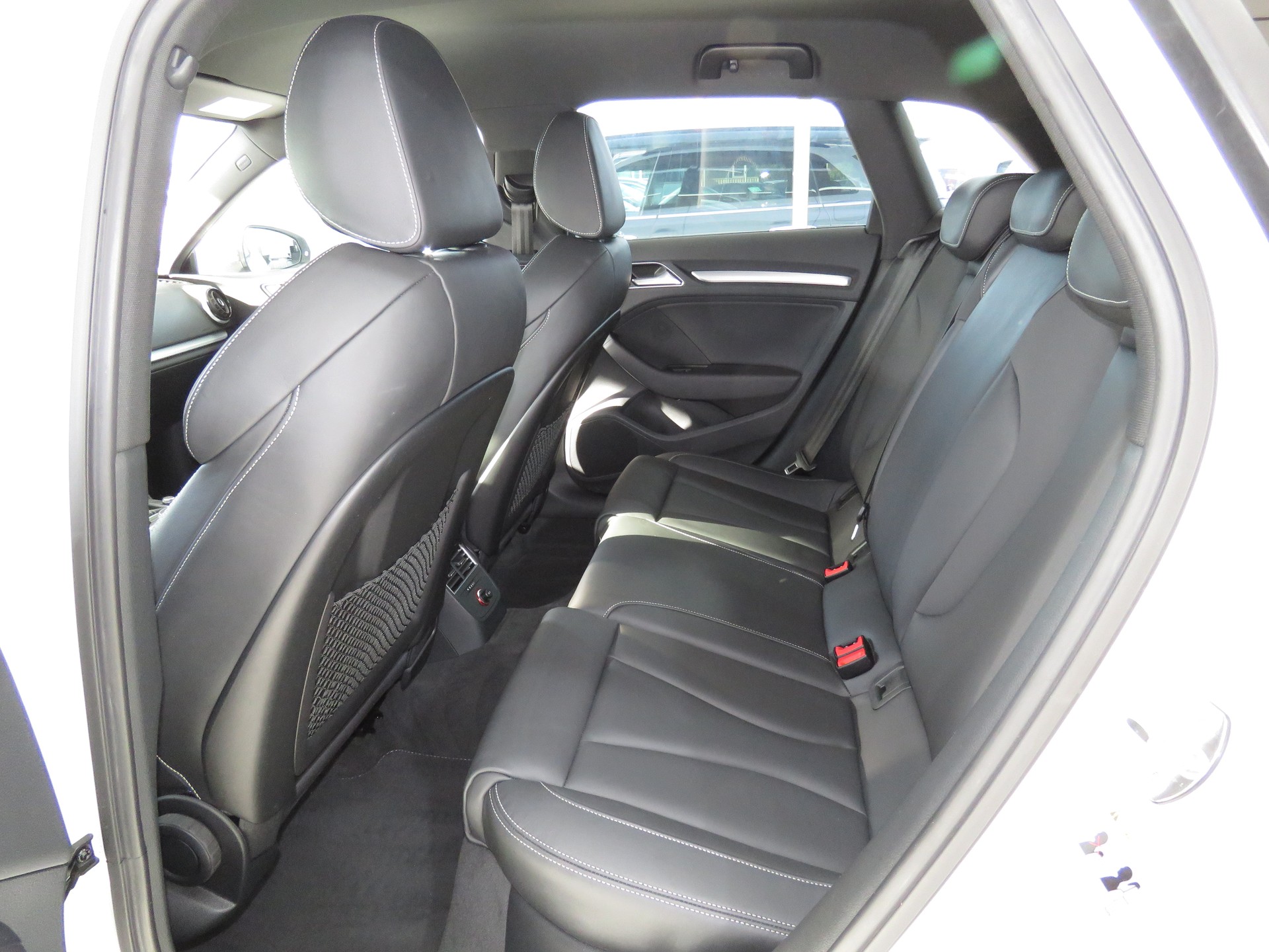 AUDI S3 Sportback 2.0 TFSI Quattro S-tronic (Automat)-image-8