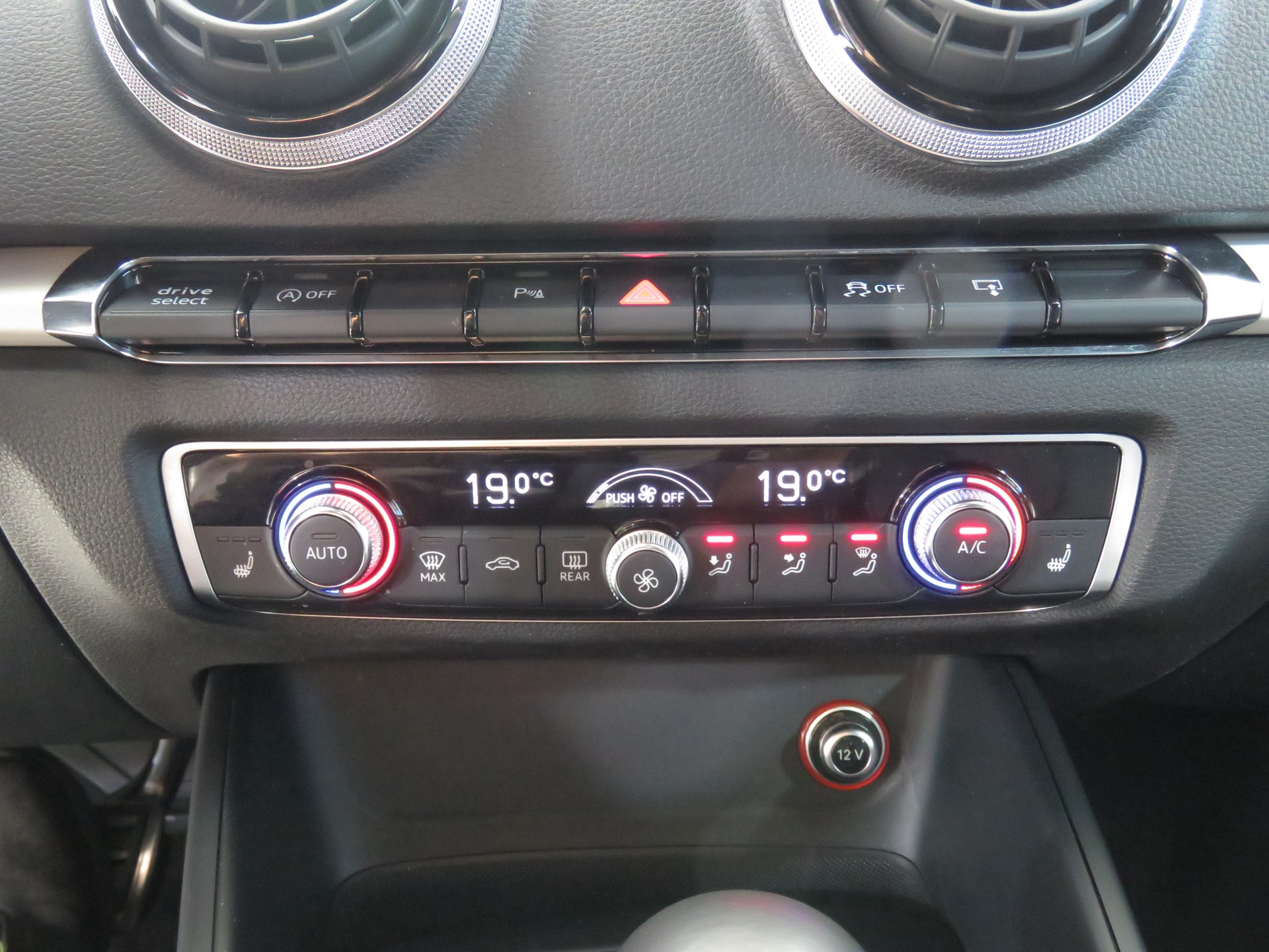 AUDI S3 Sportback 2.0 TFSI Quattro S-tronic (Automat)-image-16