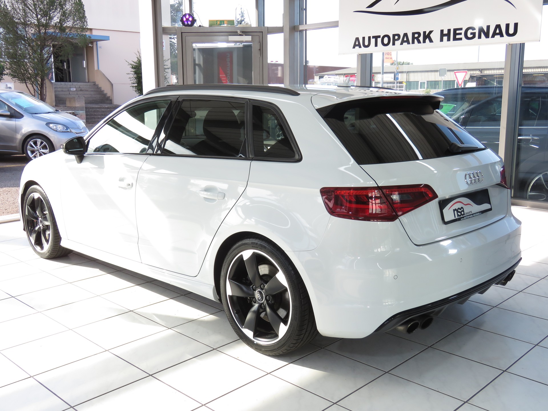 AUDI S3 Sportback 2.0 TFSI Quattro S-tronic (Automat)-image-5