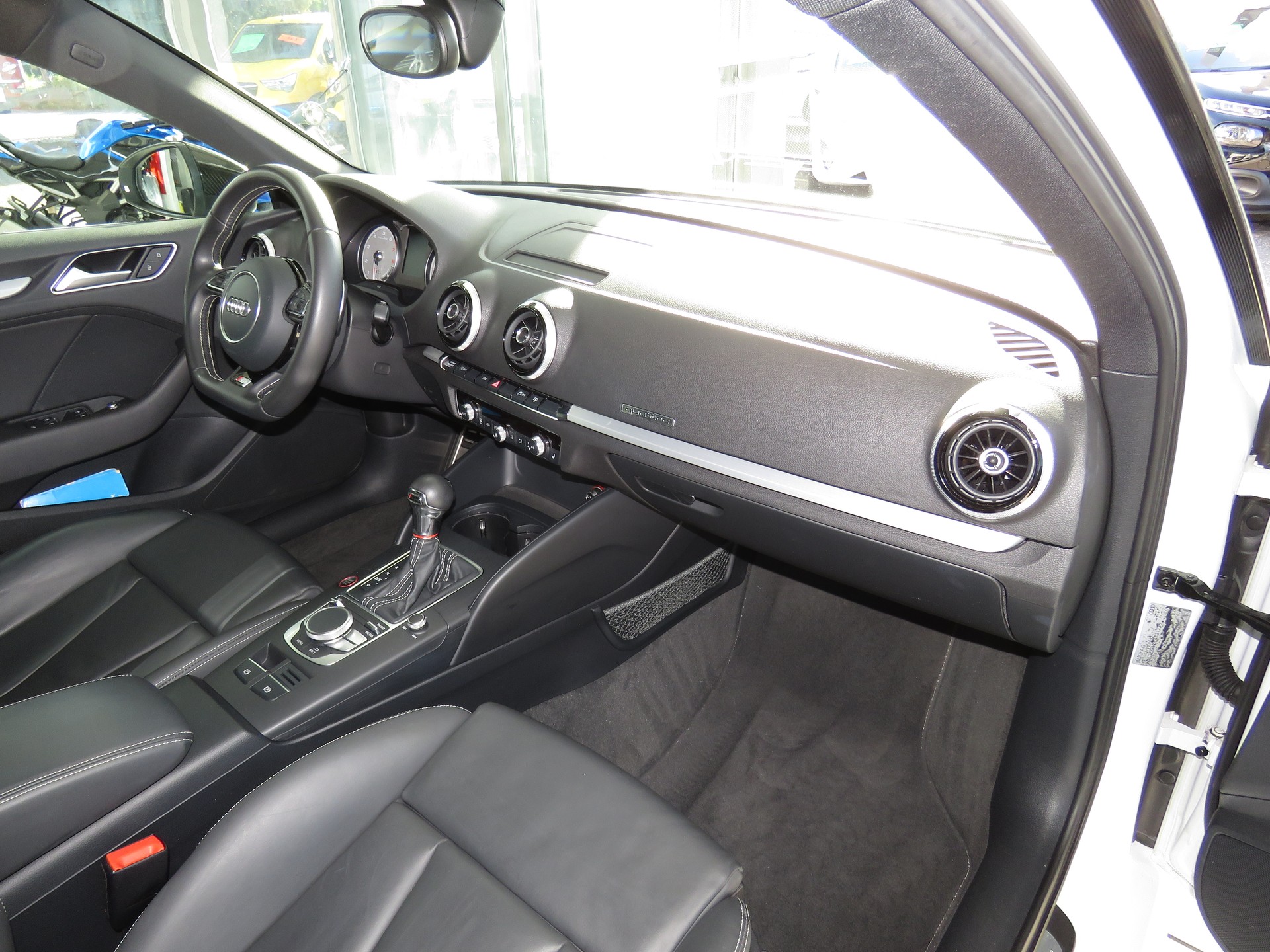 AUDI S3 Sportback 2.0 TFSI Quattro S-tronic (Automat)-image-10