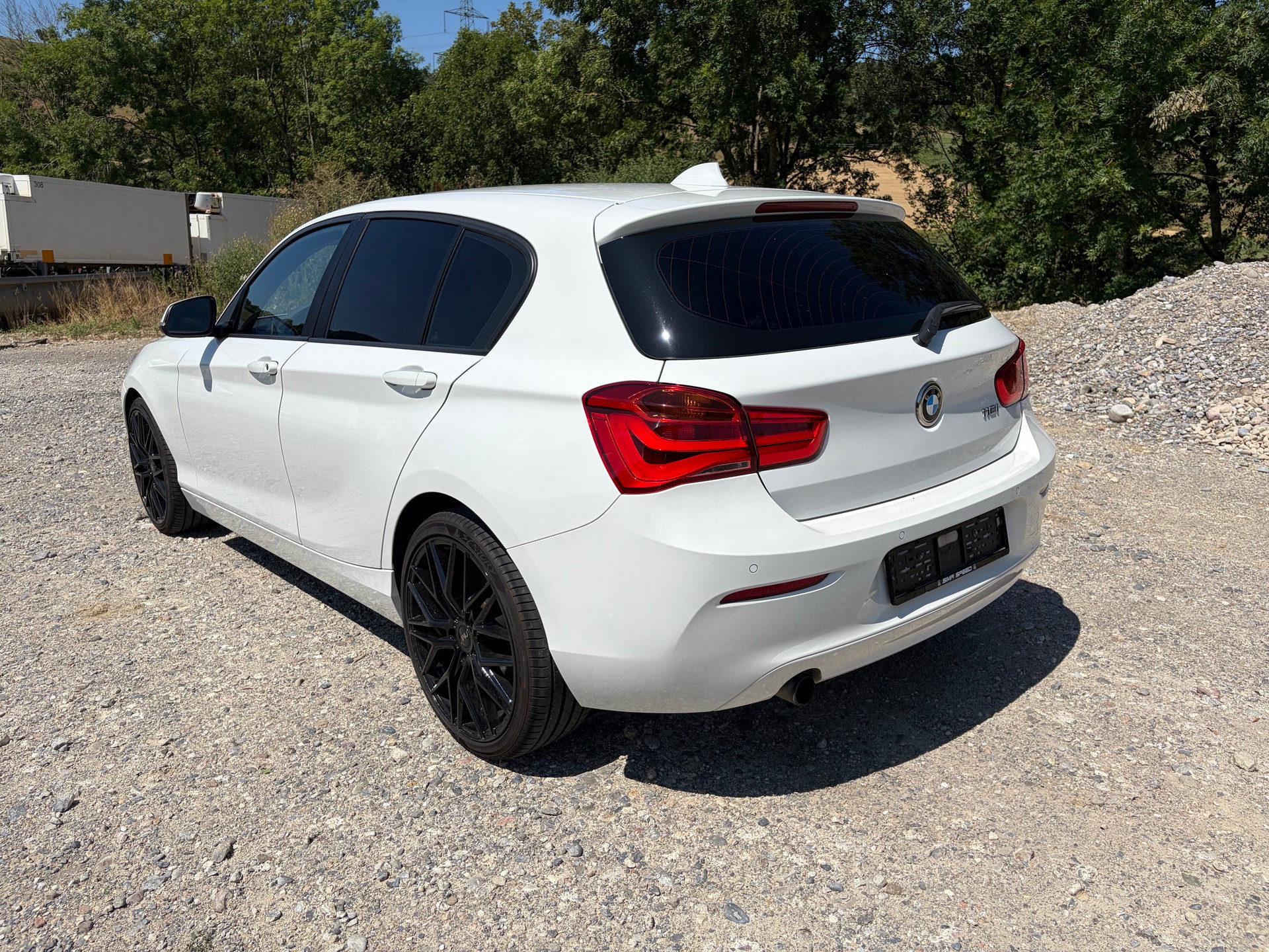 BMW 118i-image-2