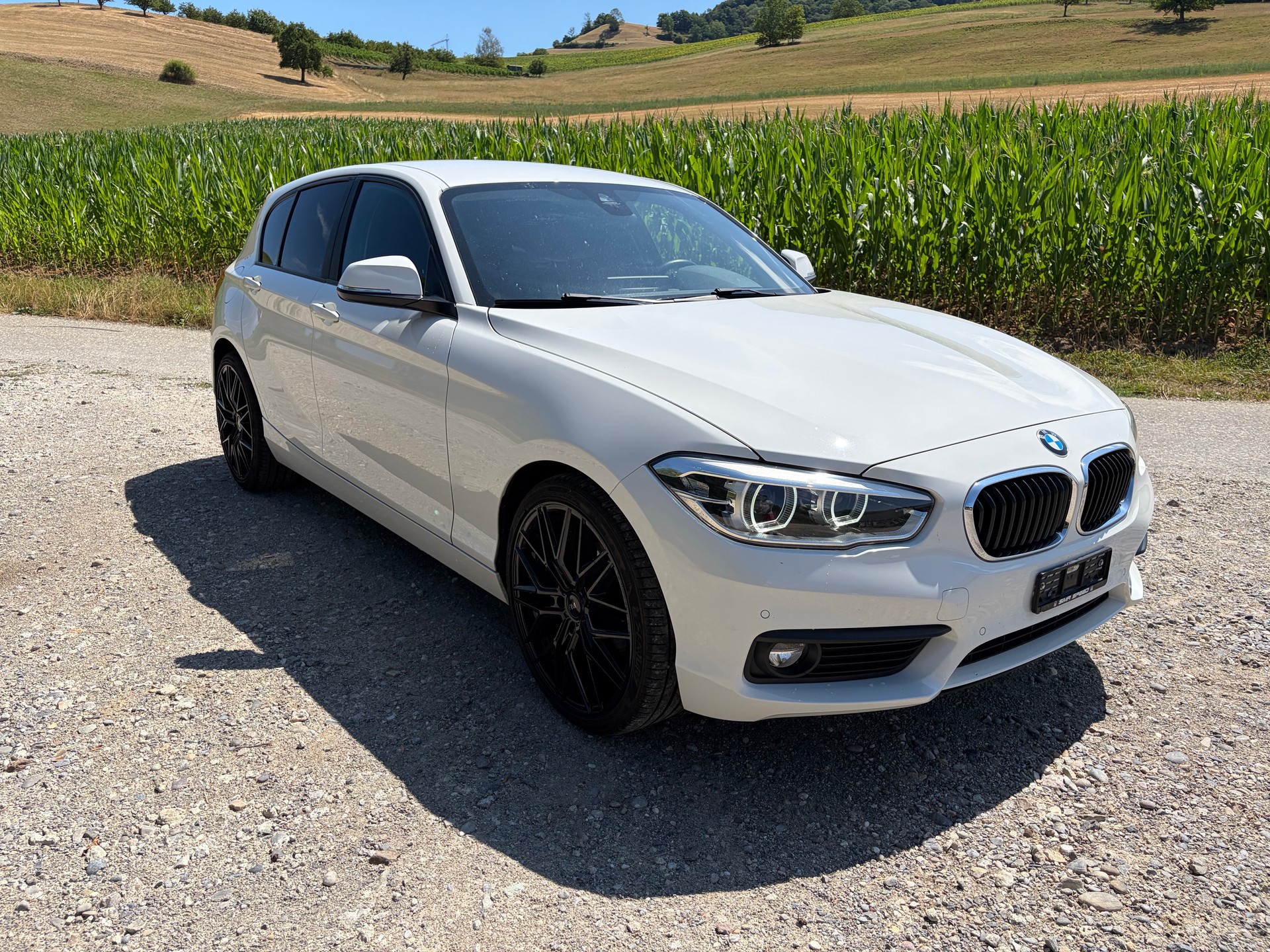 BMW 118i-image-1