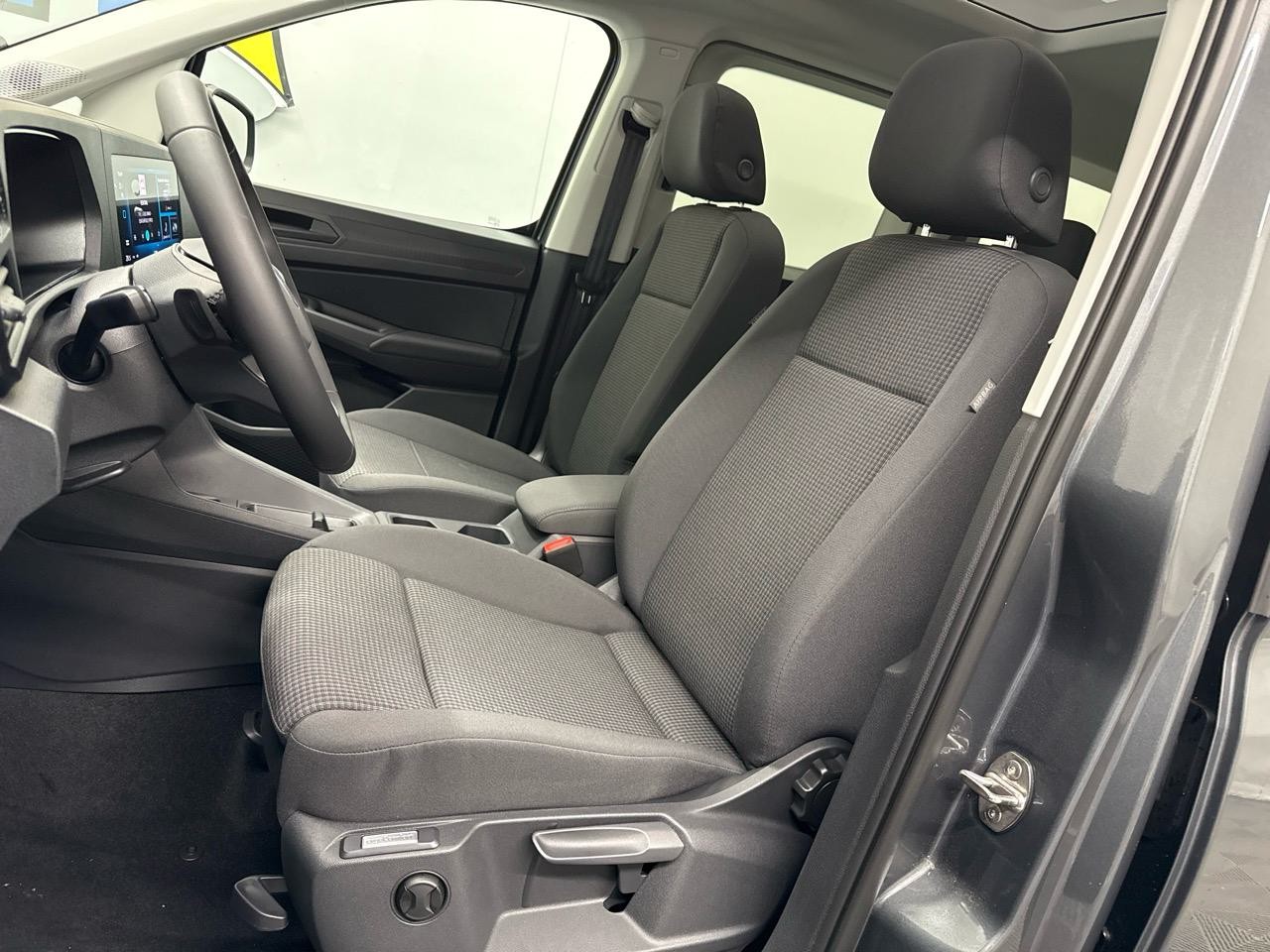 VW Caddy 2.0 TDI Outdoor-showroom-element-3