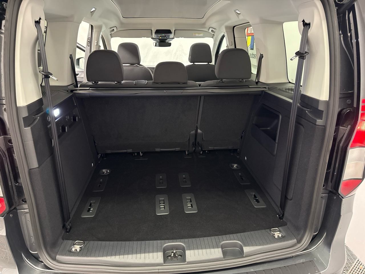 VW Caddy 2.0 TDI Outdoor-image-13