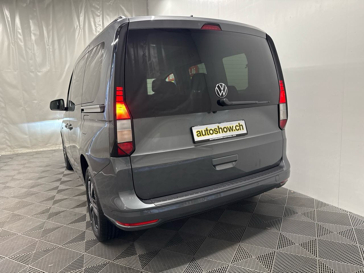 VW Caddy 2.0 TDI Outdoor-image-15