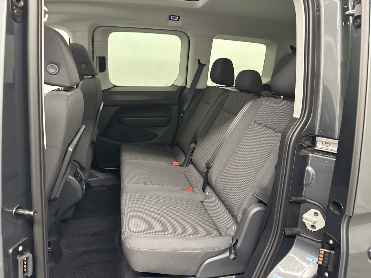 VW Caddy 2.0 TDI Outdoor-image-11