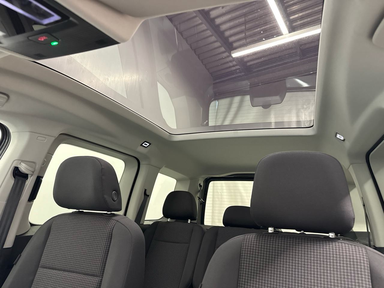VW Caddy 2.0 TDI Outdoor-image-4