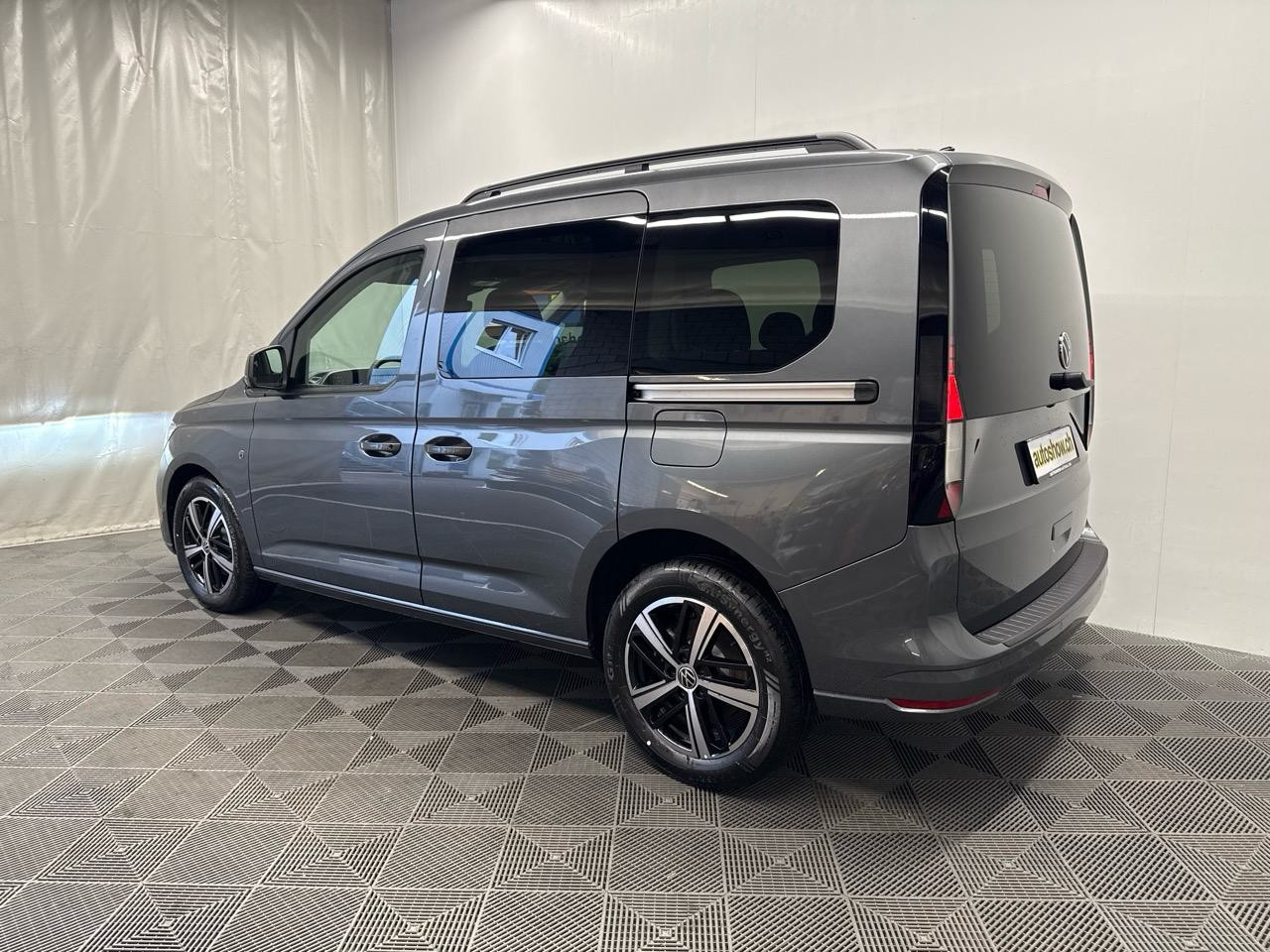 VW Caddy 2.0 TDI Outdoor-showroom-element-1