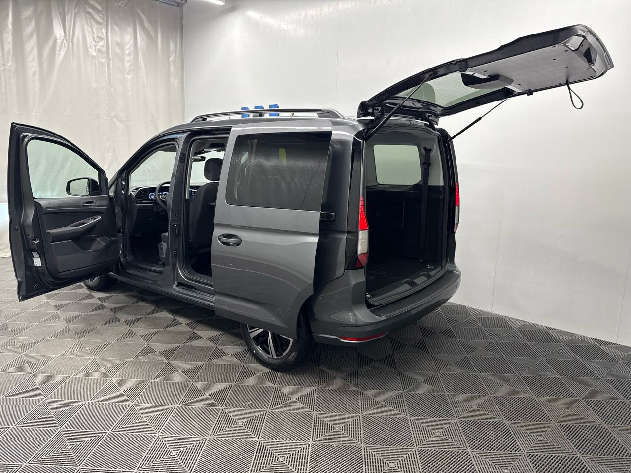 VW Caddy 2.0 TDI Outdoor-image-14