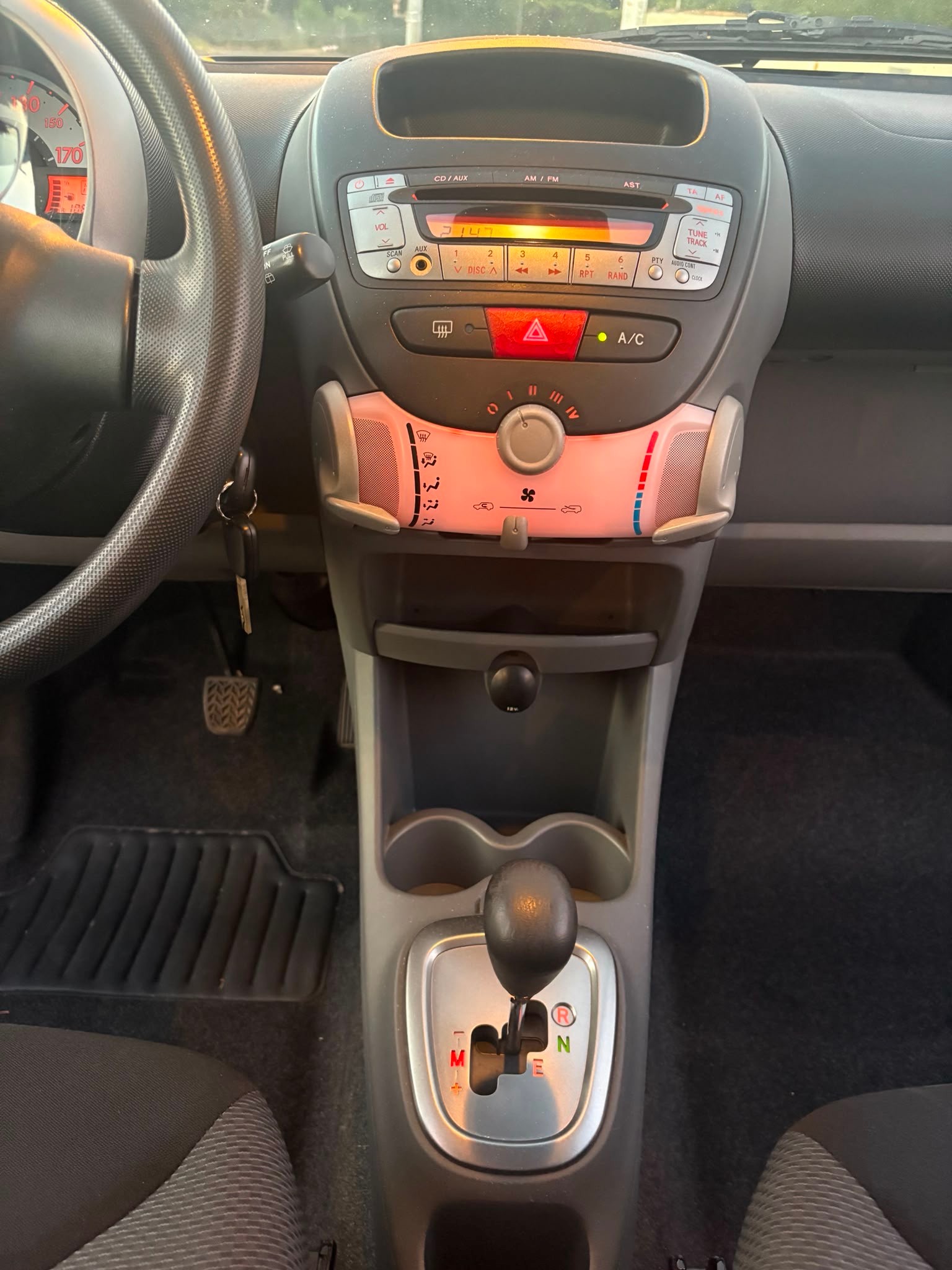 TOYOTA Aygo 1.0-image-9