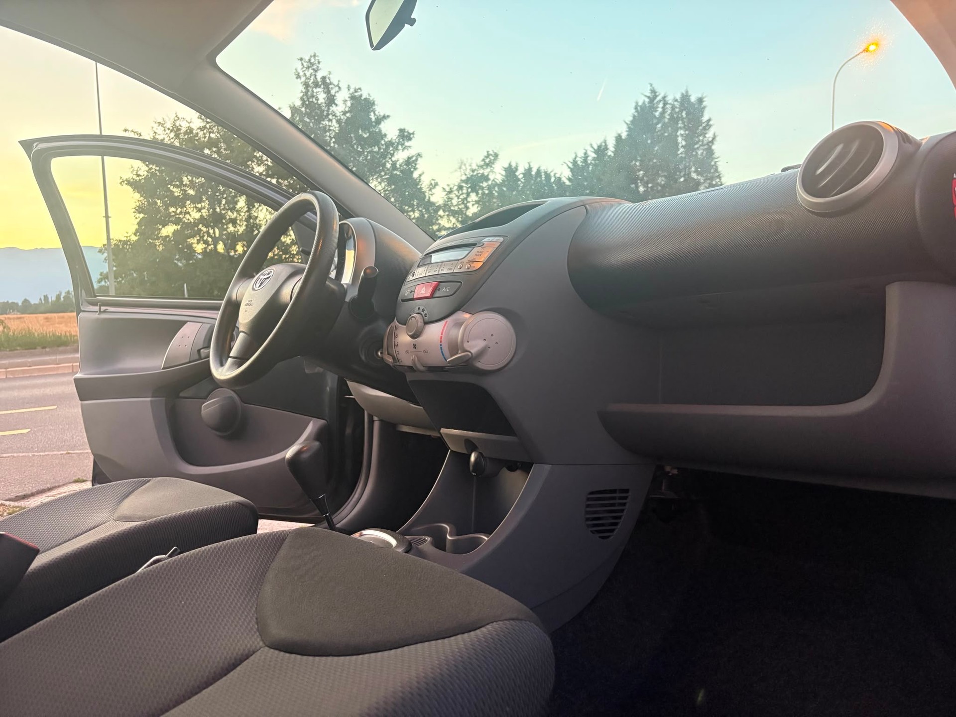 TOYOTA Aygo 1.0-image-8