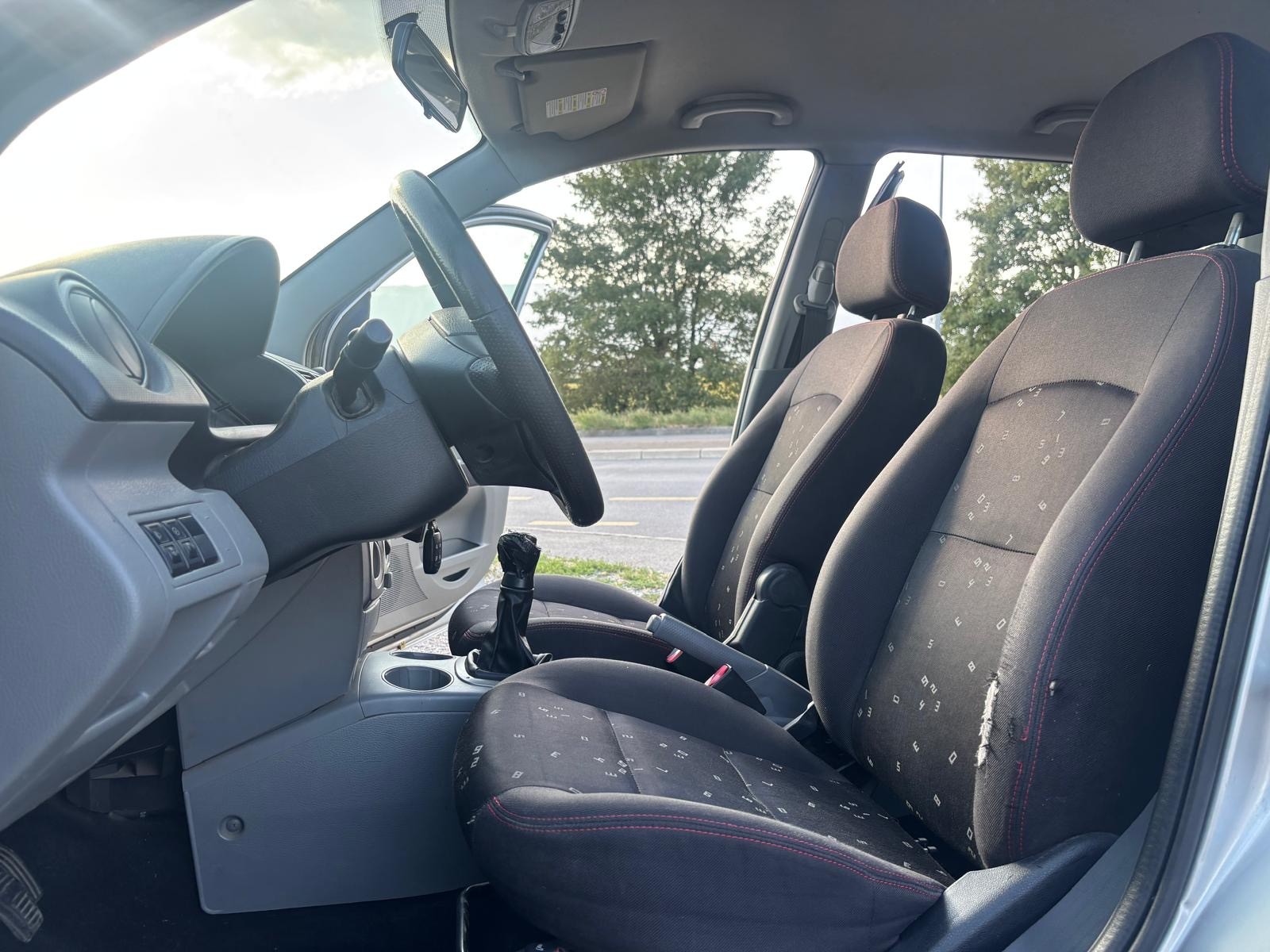 MAZDA 2 1.4i 16V Confort-image-9
