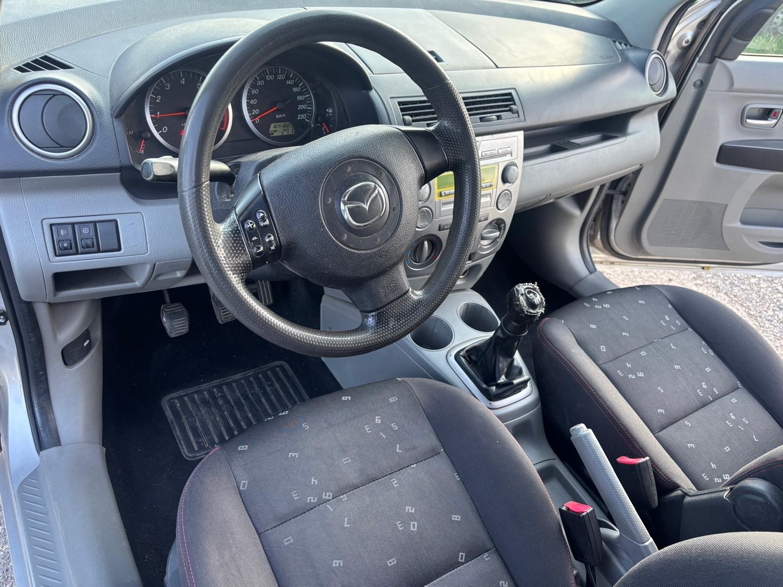MAZDA 2 1.4i 16V Confort-image-8