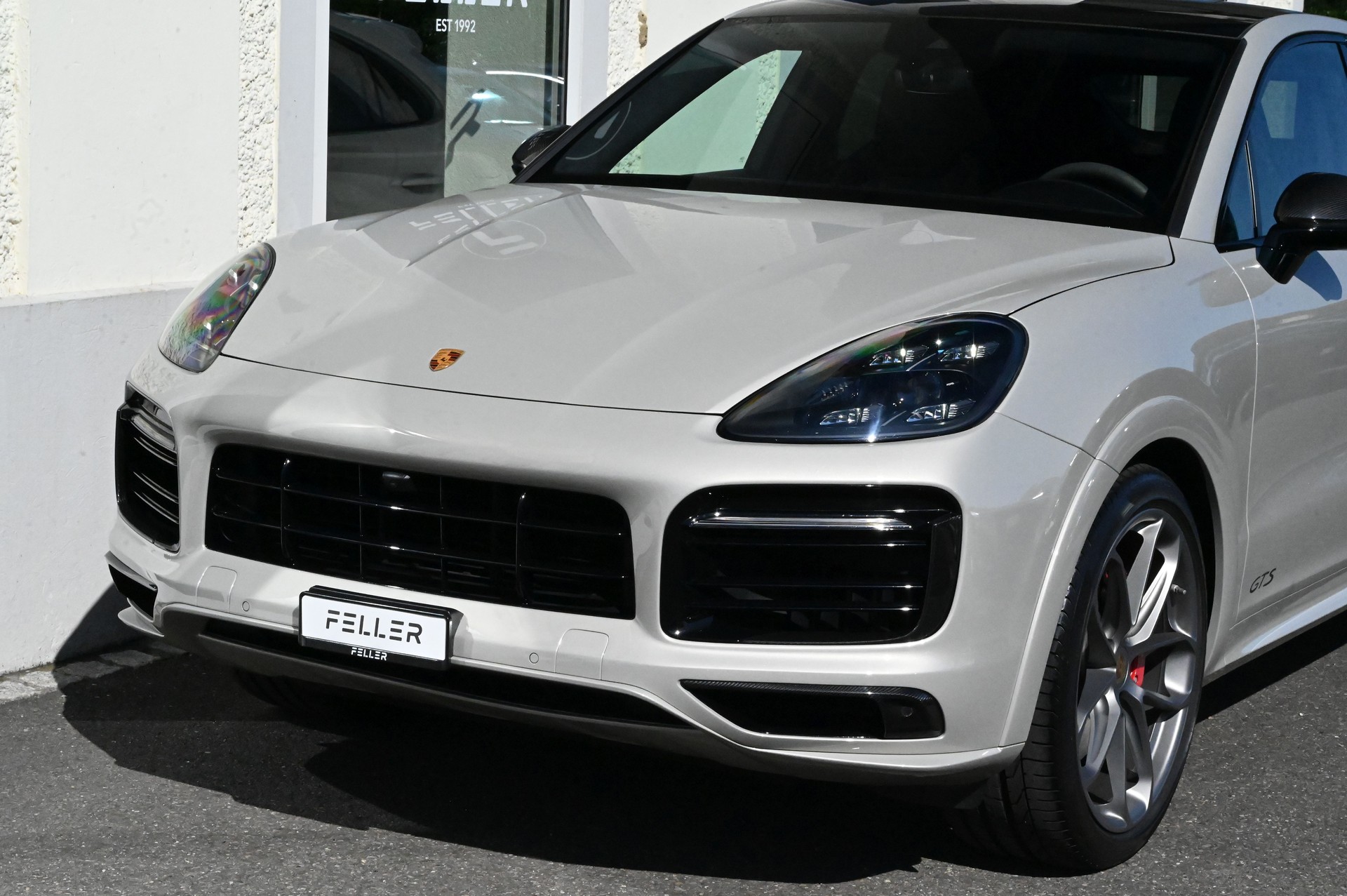 PORSCHE Cayenne GTS Coupé **Cashmere Beige**-image-1