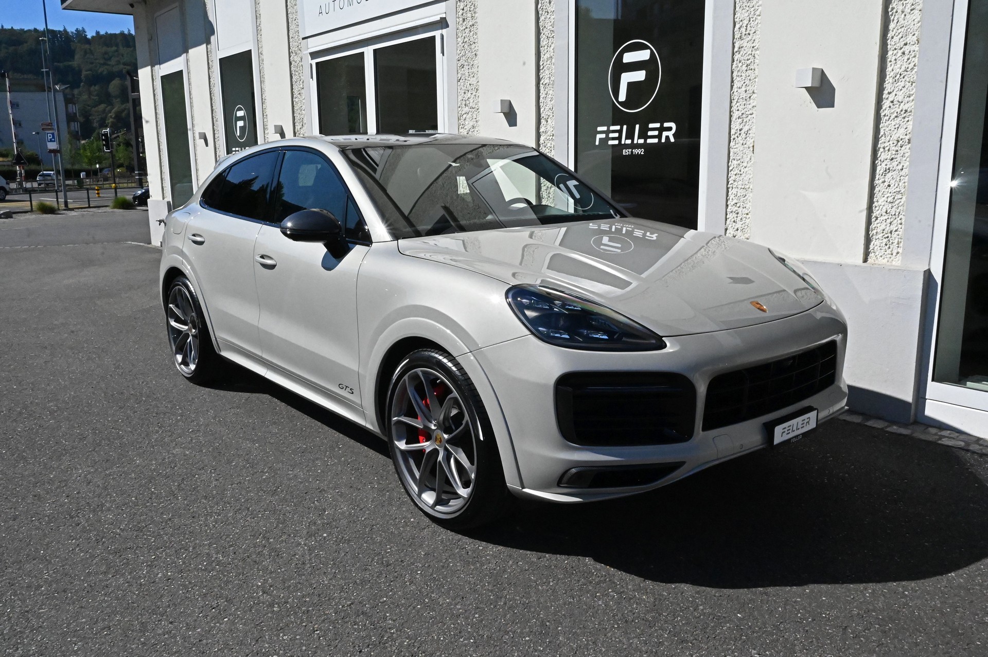 PORSCHE Cayenne GTS Coupé **Cashmere Beige**-image-12