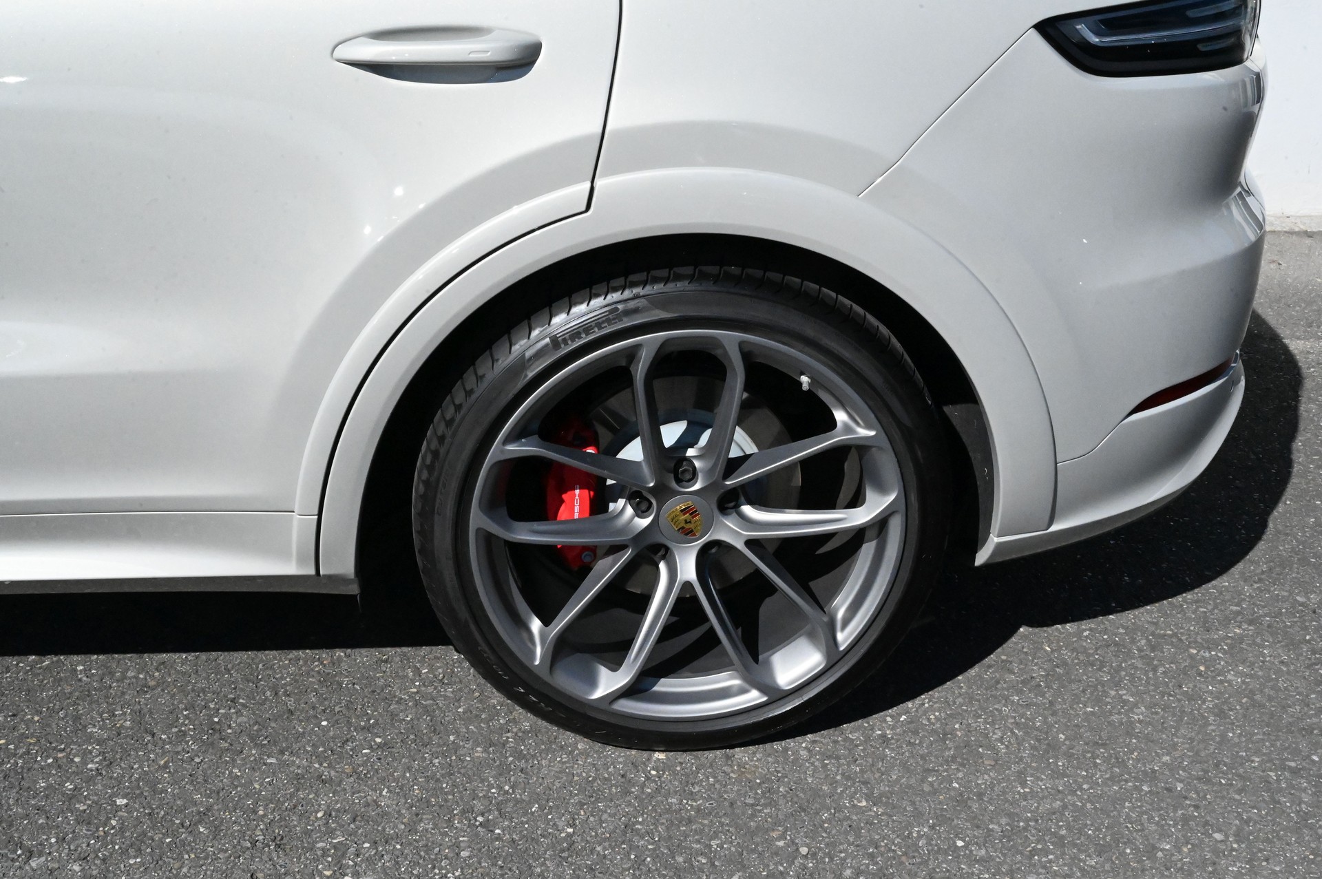 PORSCHE Cayenne GTS Coupé **Cashmere Beige**-image-7