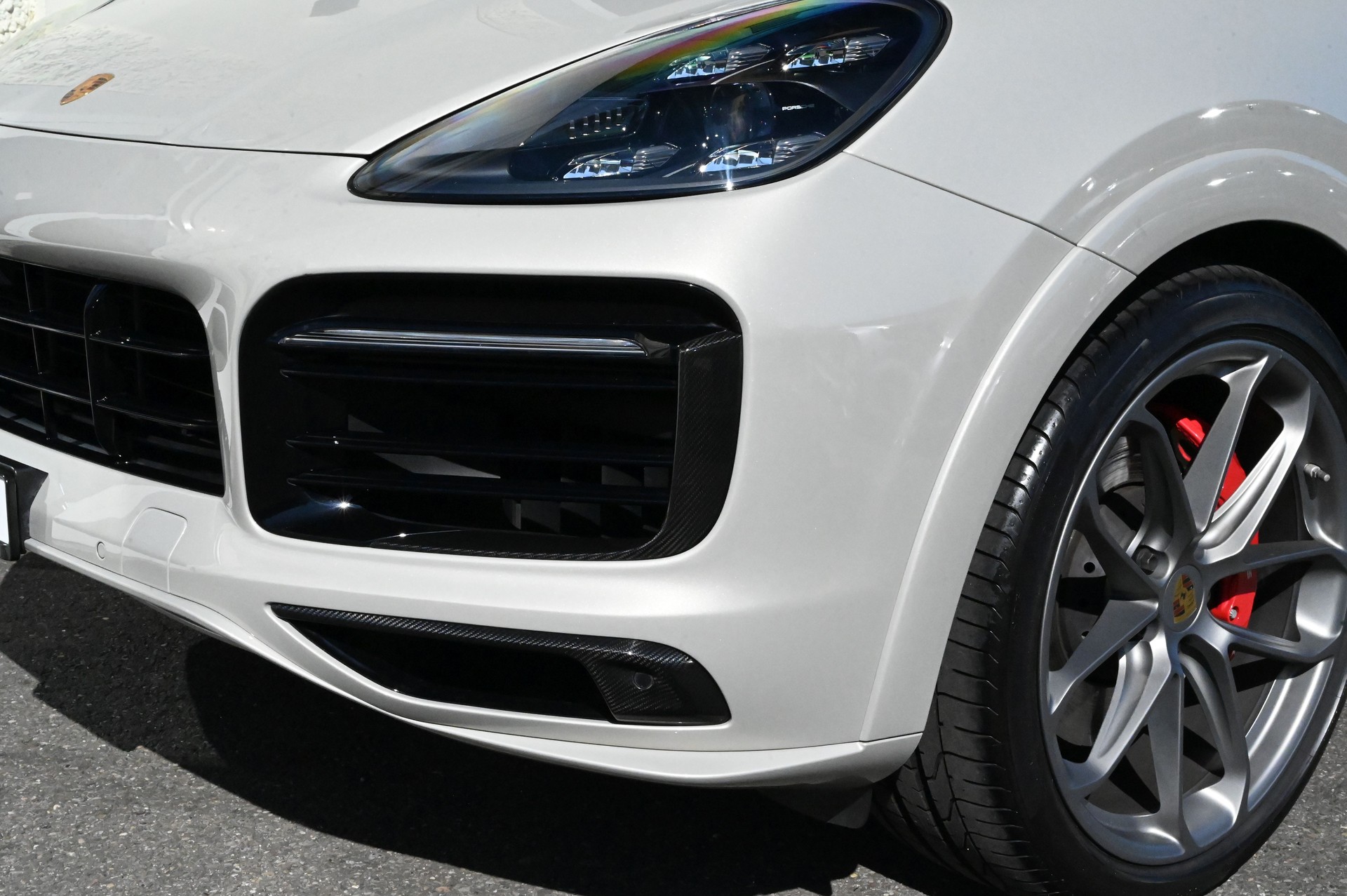 PORSCHE Cayenne GTS Coupé **Cashmere Beige**-image-3
