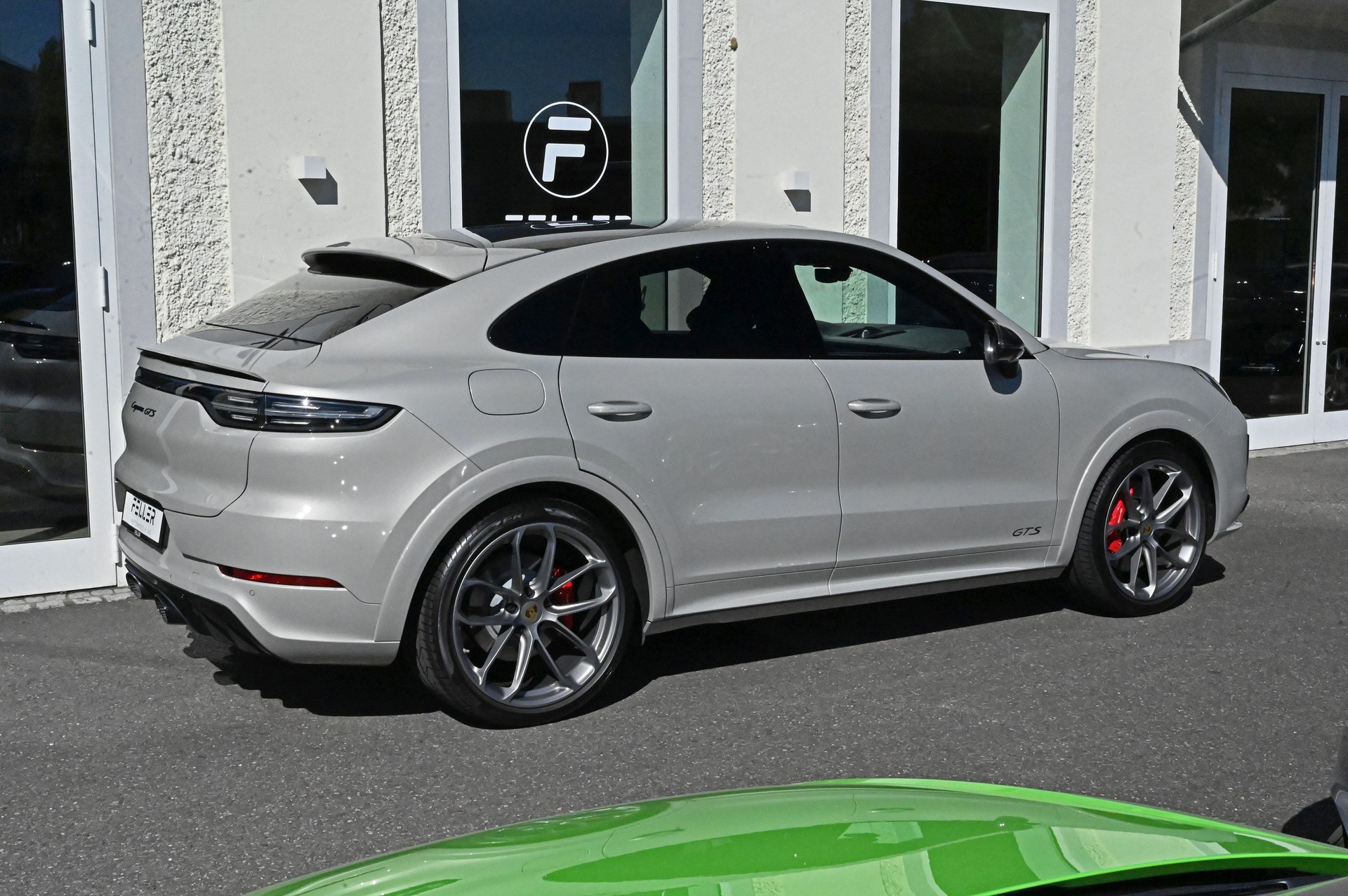 PORSCHE Cayenne GTS Coupé **Cashmere Beige**-image-11