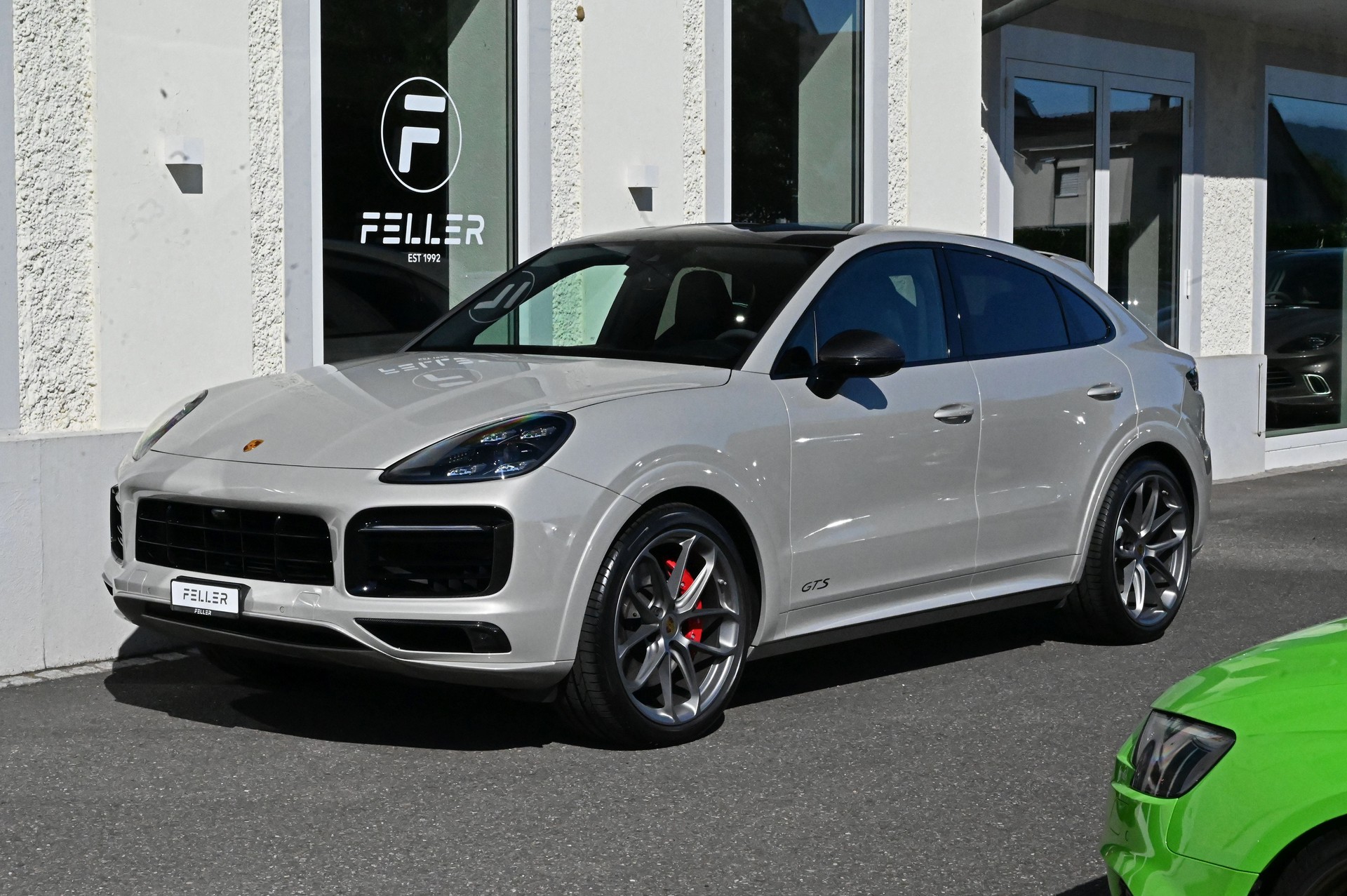 PORSCHE Cayenne GTS Coupé **Cashmere Beige**-image-0