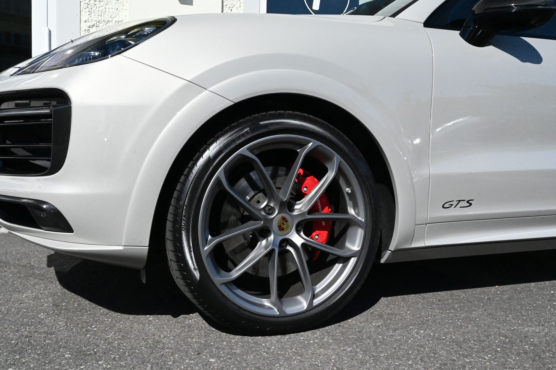 PORSCHE Cayenne GTS Coupé **Cashmere Beige**-image-4