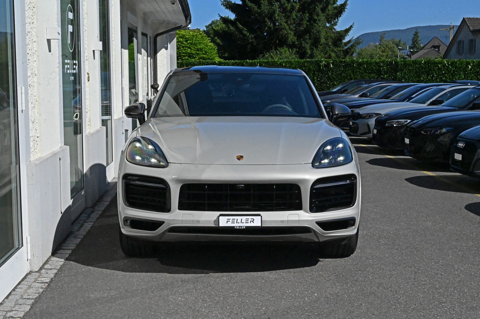 PORSCHE Cayenne GTS Coupé **Cashmere Beige**-image-2