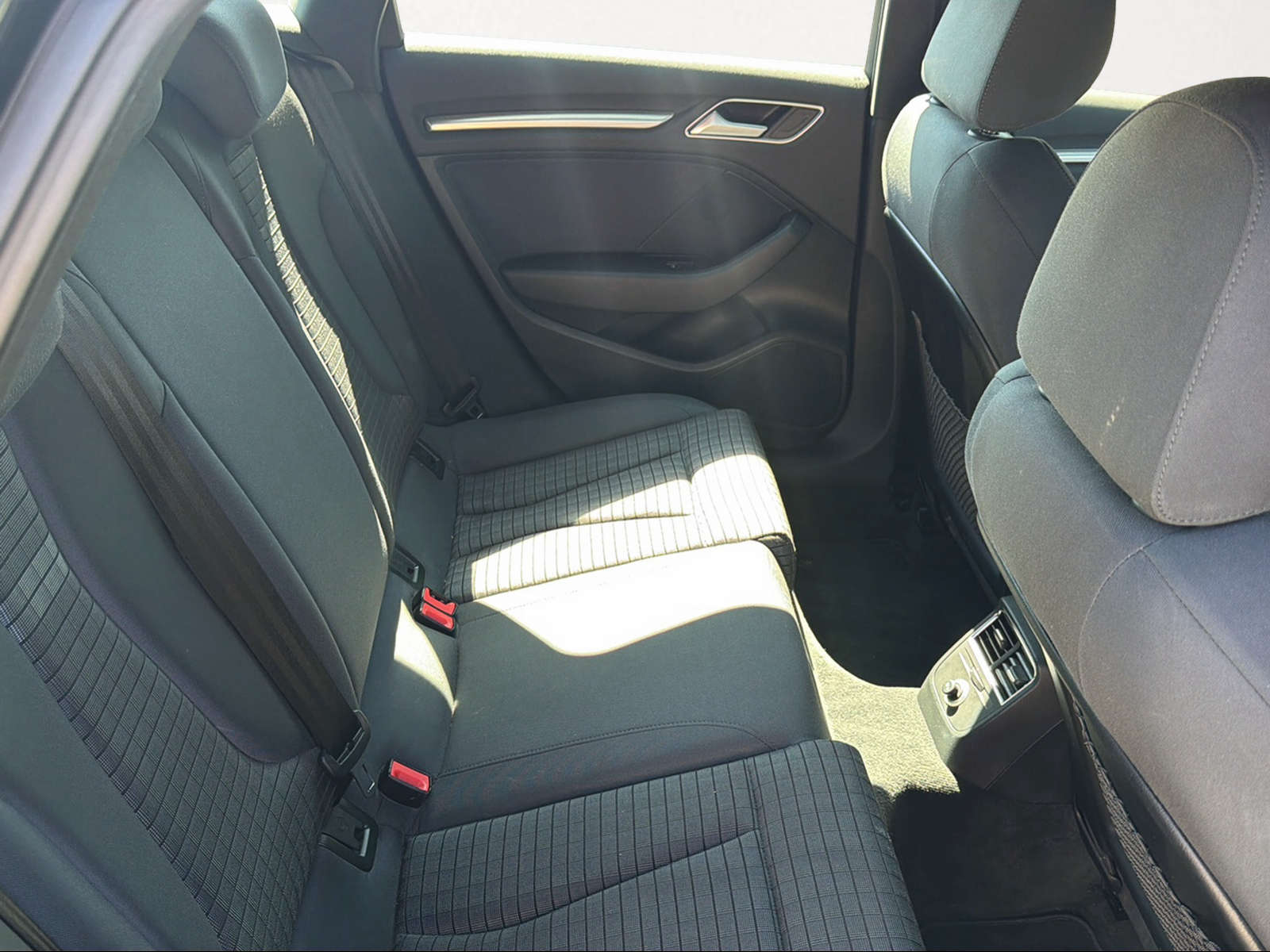 AUDI A3 Sportback 2.0 TDI Sport S-tronic quattro-image-5