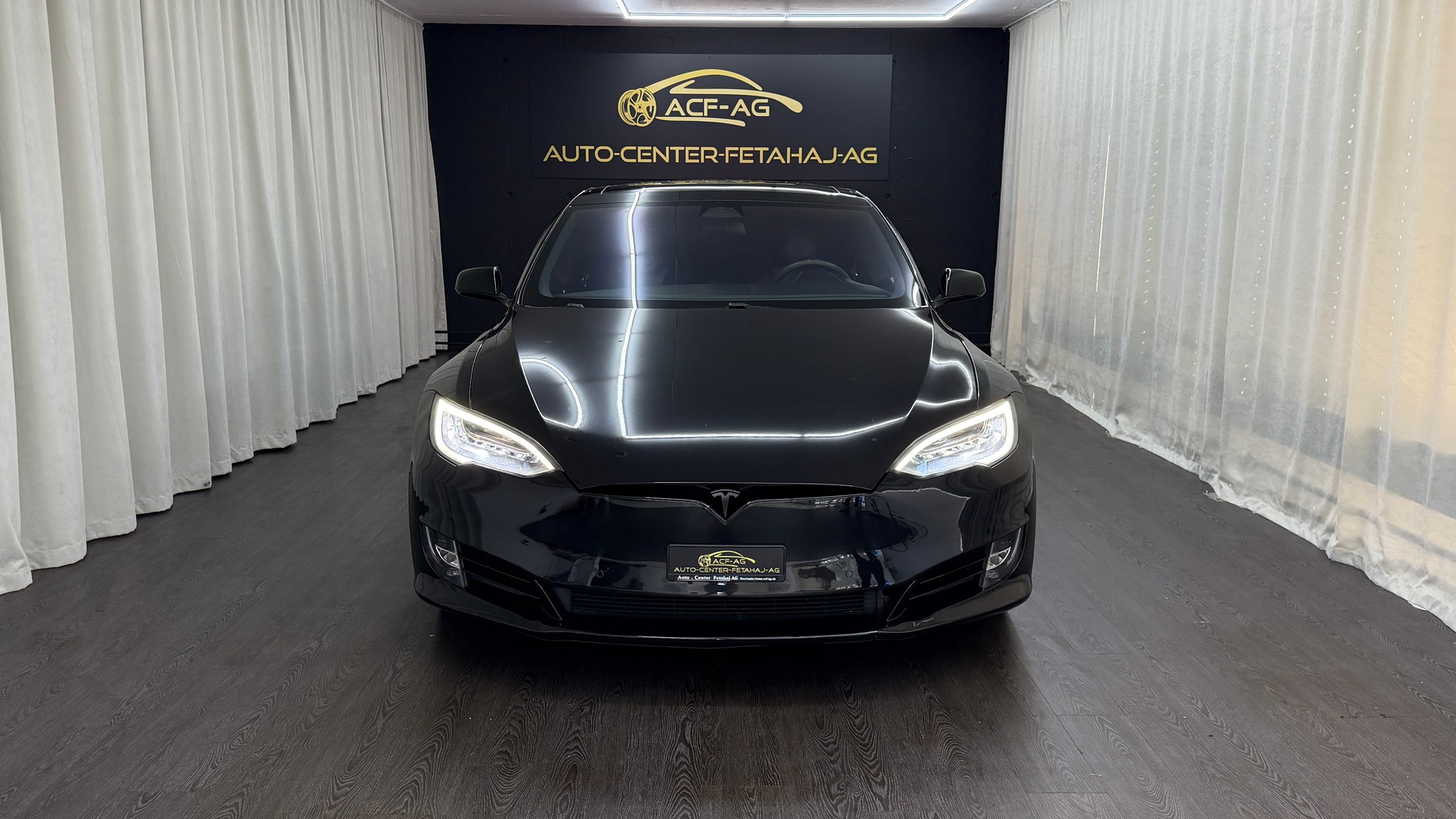 TESLA Model S 100 D Performance-showroom-element-1