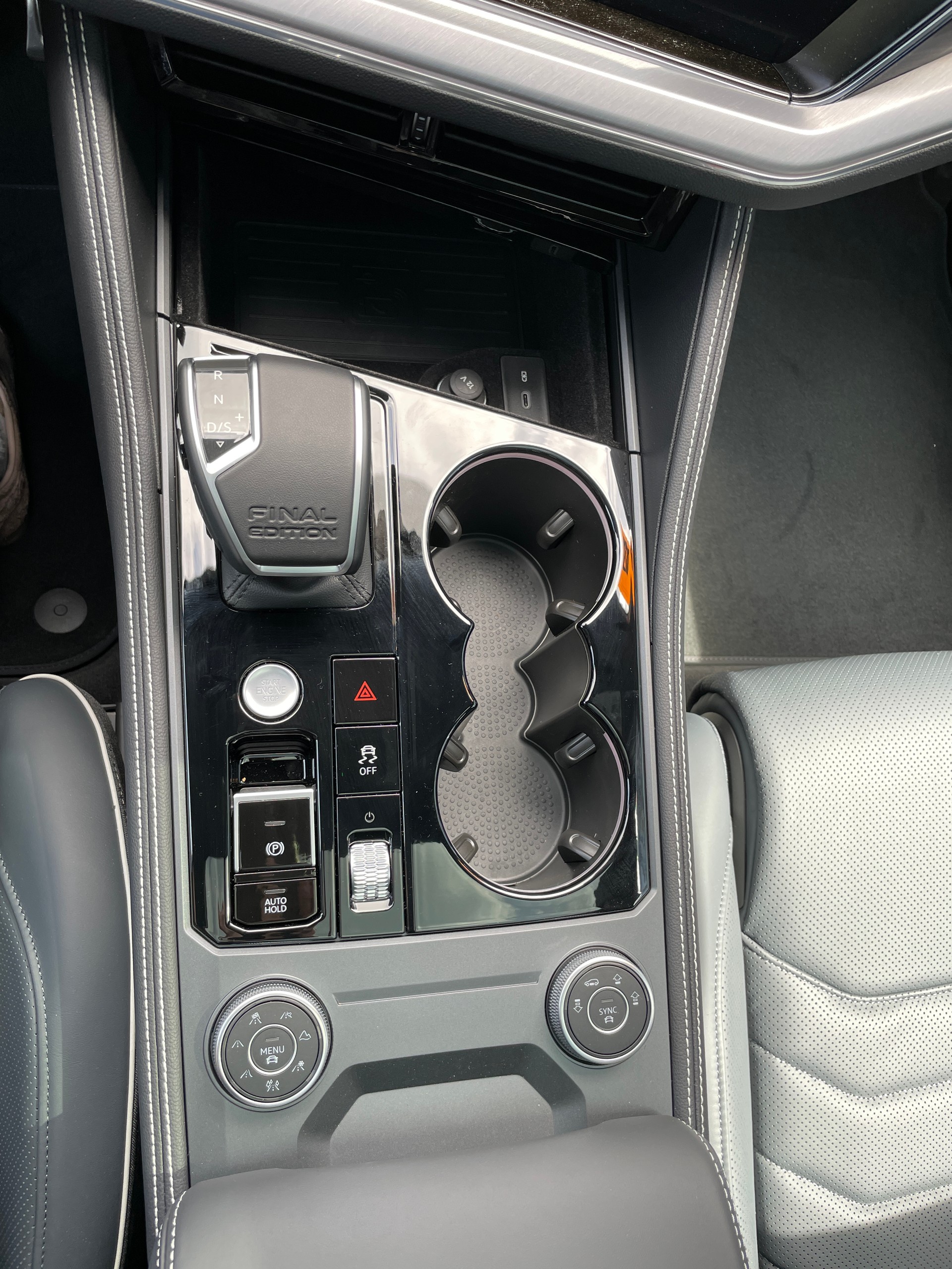 VW Touareg 3.0 TDI R-Line Final Edition Tiptronic-image-27