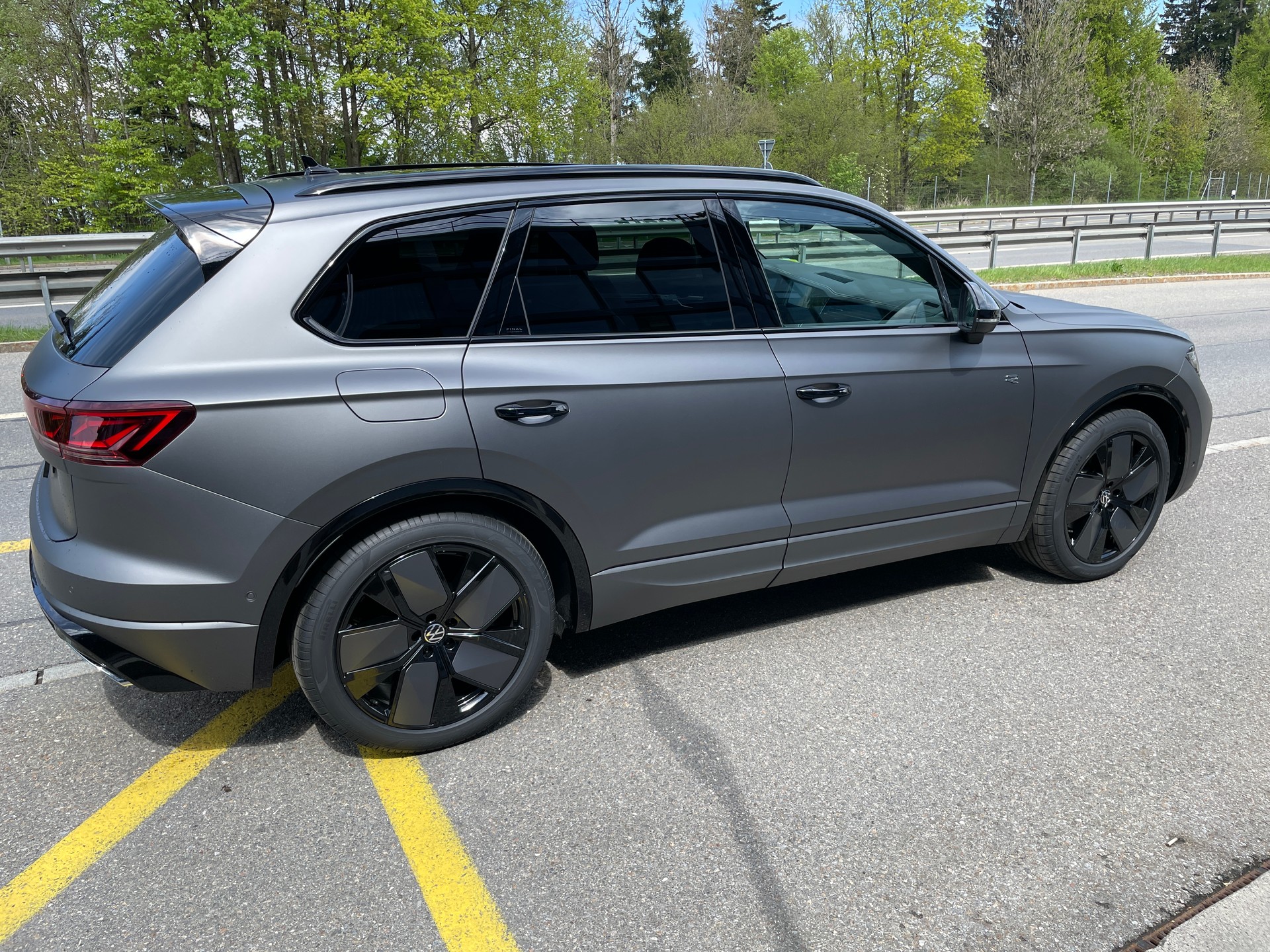 VW Touareg 3.0 TDI R-Line Final Edition Tiptronic-image-4