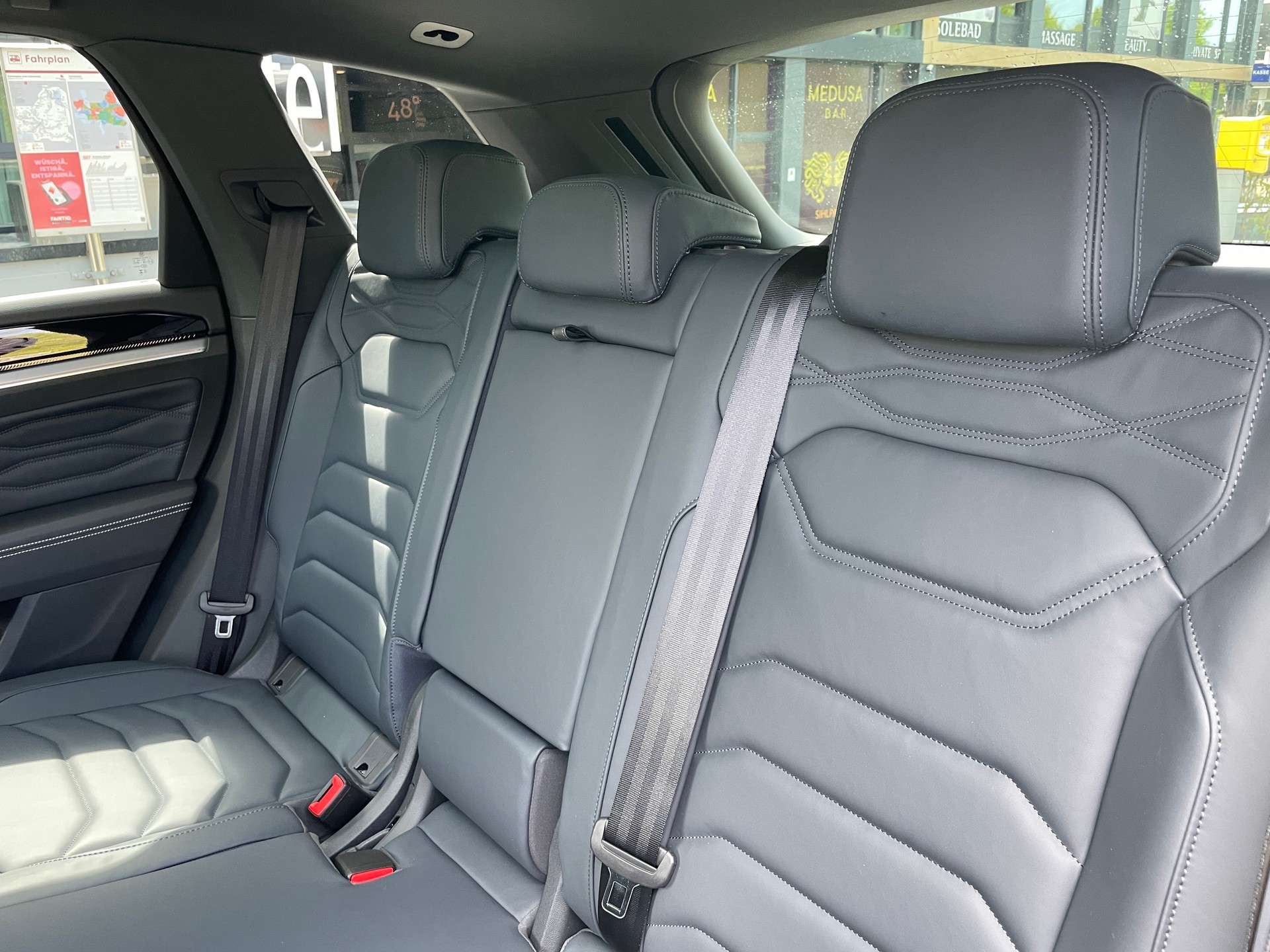 VW Touareg 3.0 TDI R-Line Final Edition Tiptronic-image-19