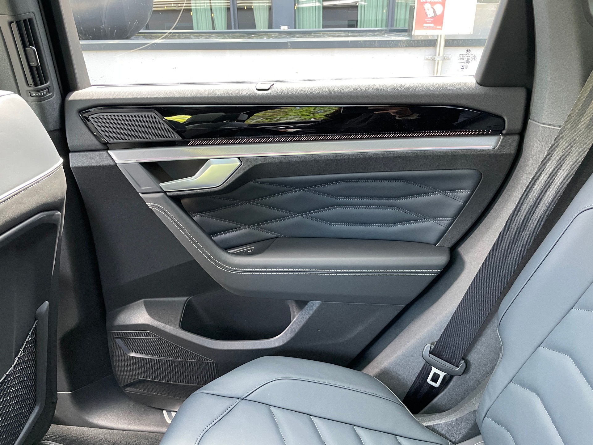 VW Touareg 3.0 TDI R-Line Final Edition Tiptronic-image-21