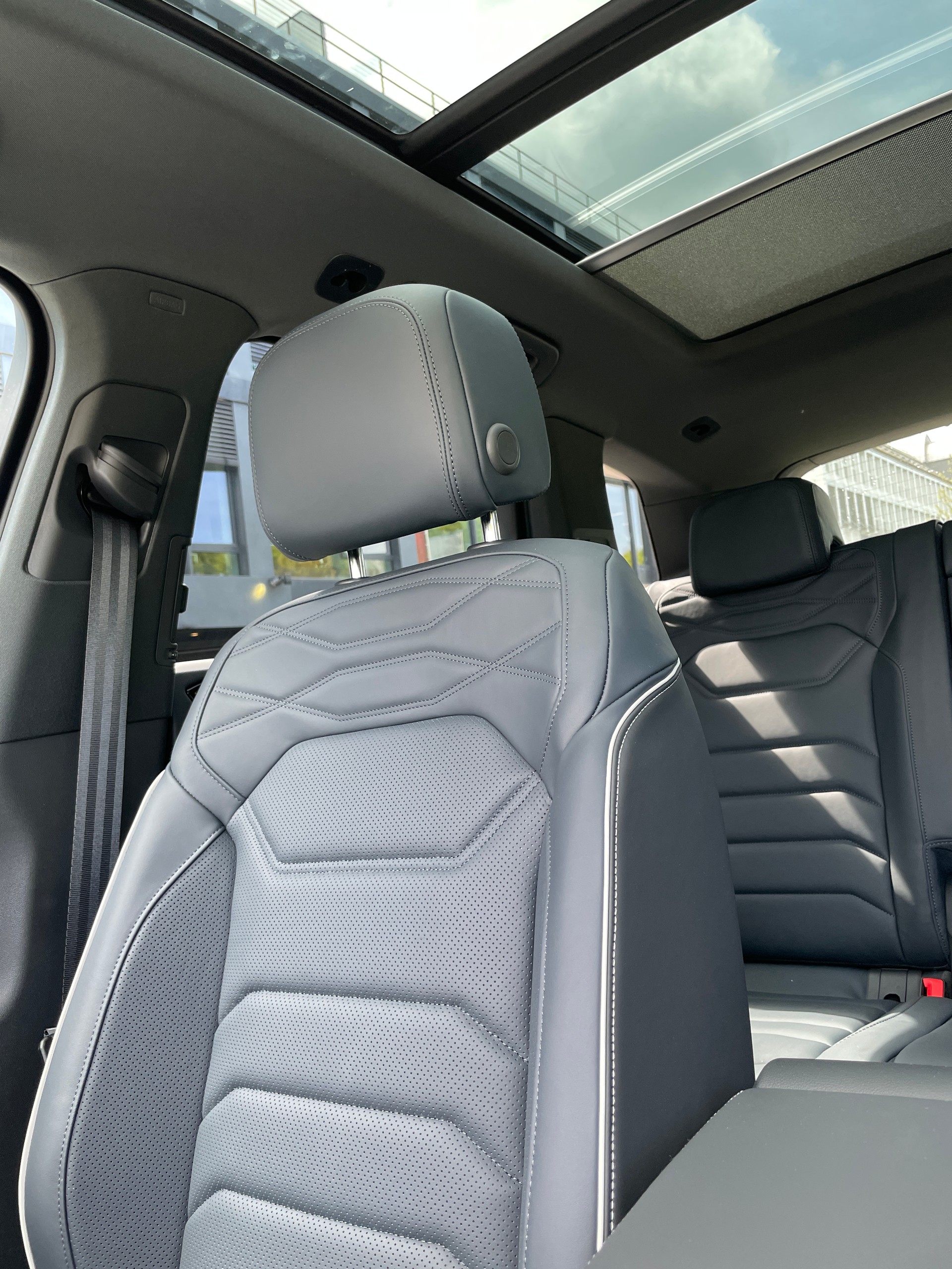 VW Touareg 3.0 TDI R-Line Final Edition Tiptronic-image-18