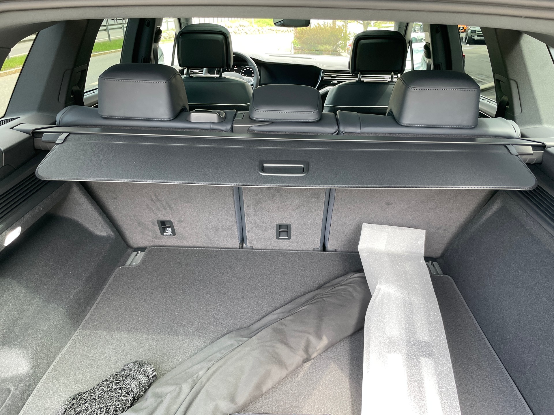 VW Touareg 3.0 TDI R-Line Final Edition Tiptronic-image-10