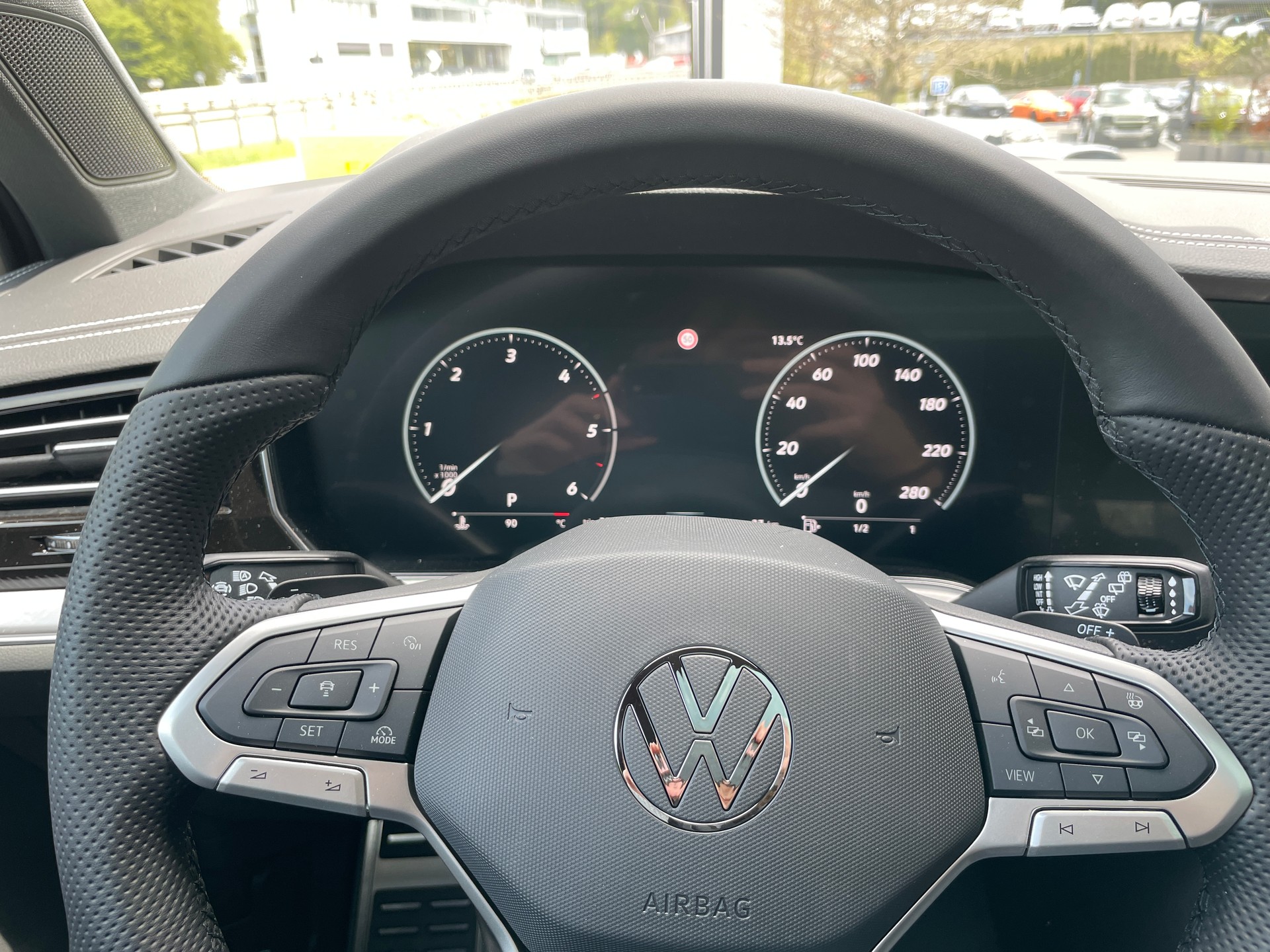 VW Touareg 3.0 TDI R-Line Final Edition Tiptronic-image-29