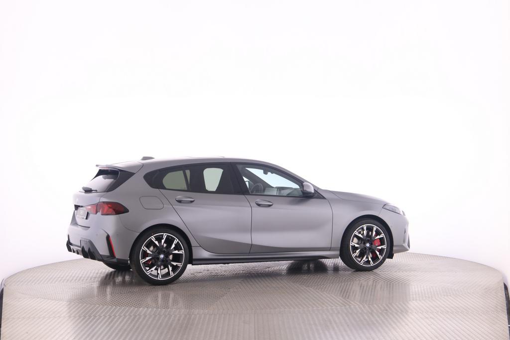 BMW 120i-image-7