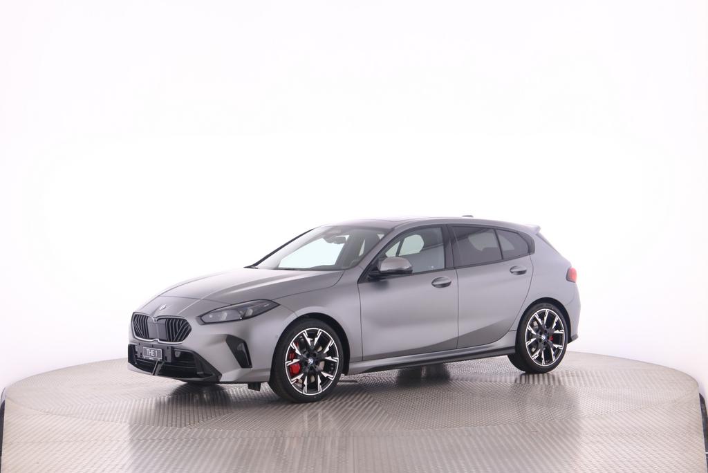 BMW 120i-image-12