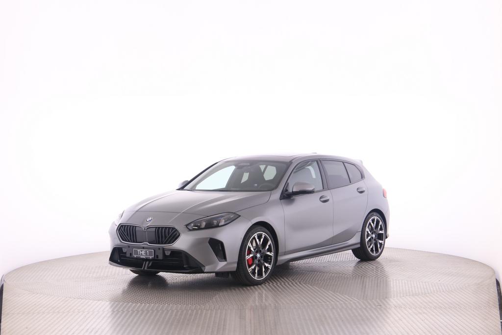 BMW 120i-image-11