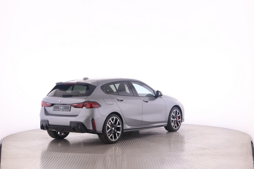 BMW 120i-image-6