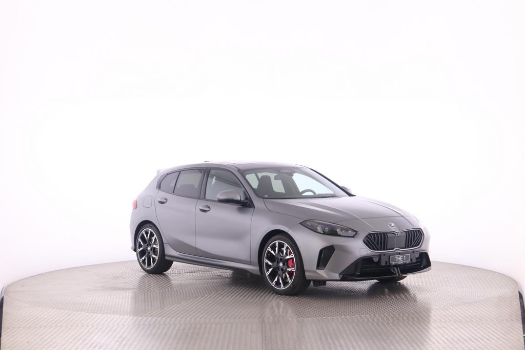 BMW 120i-image-10